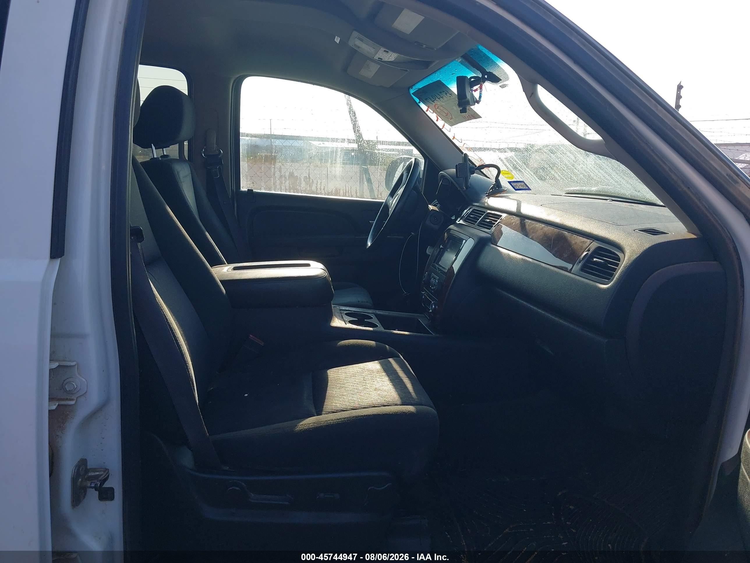 2011 Chevrolet Avalanche 1500 Ls White vin: 3GNMCEE08BG408024