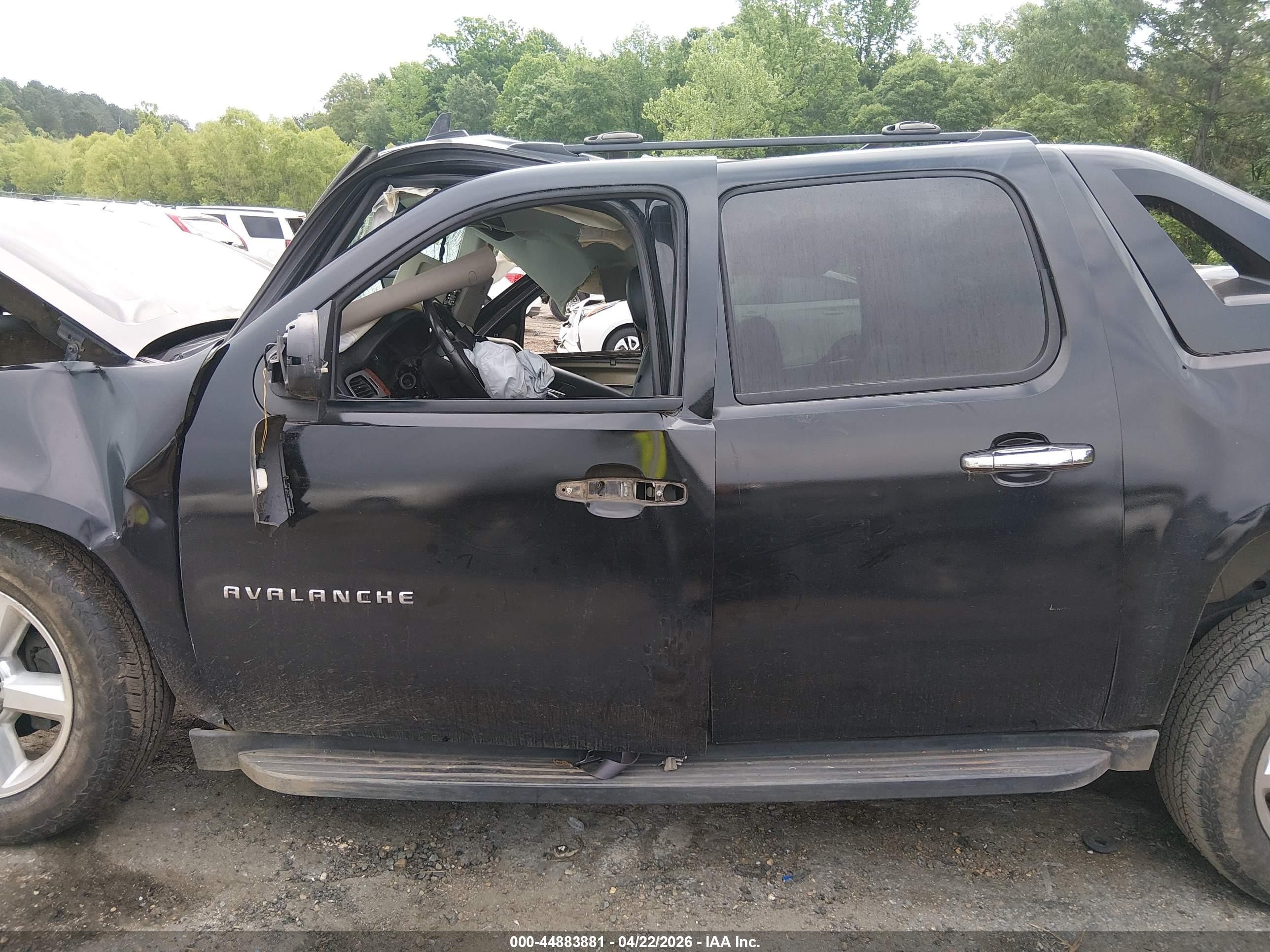 2011 Chevrolet Avalanche 1500 Ls Black vin: 3GNMCEE09BG354975