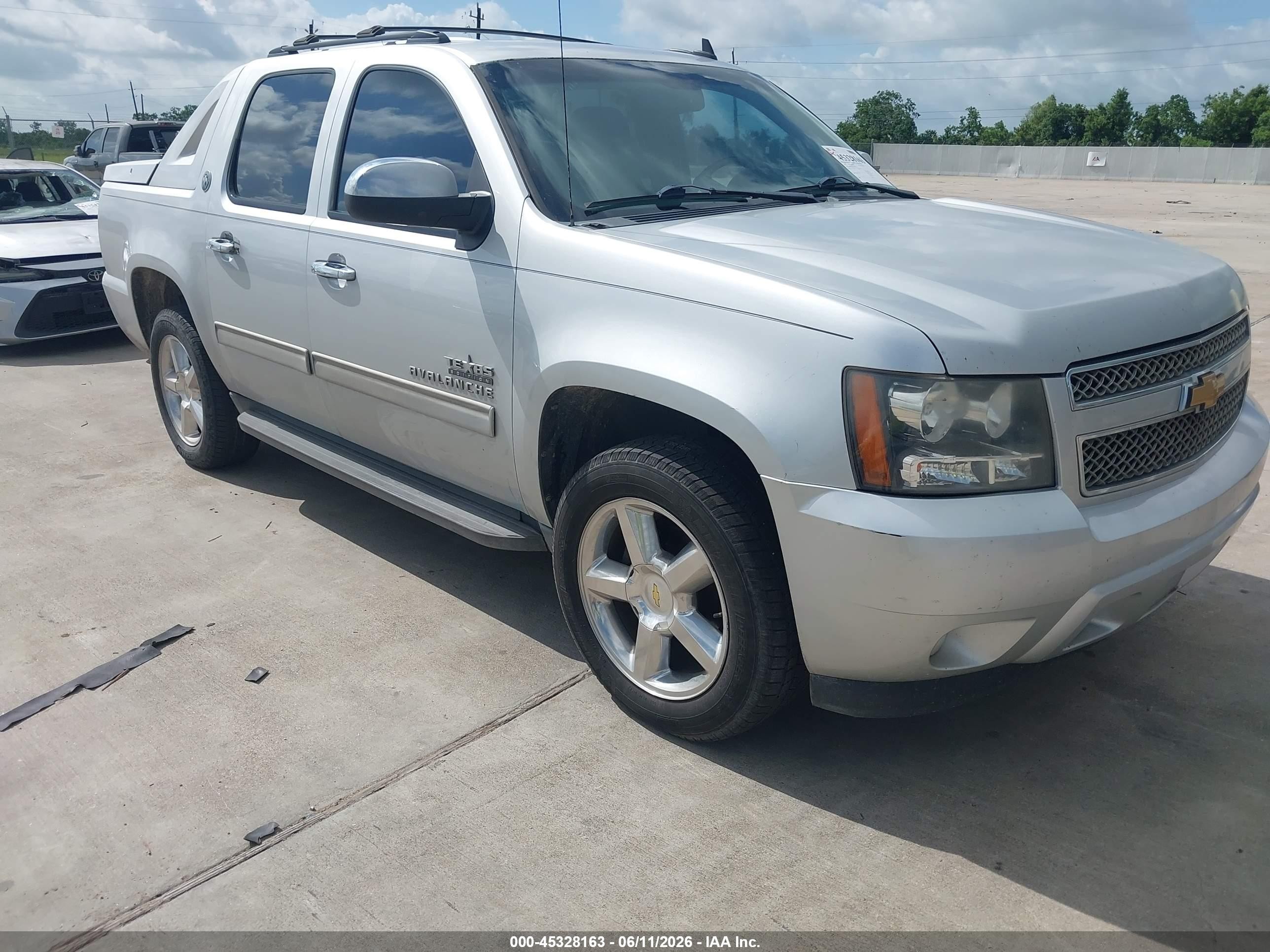 2013 Chevrolet Avalanche Ls Silver vin: 3GNMCEE0XDG347102