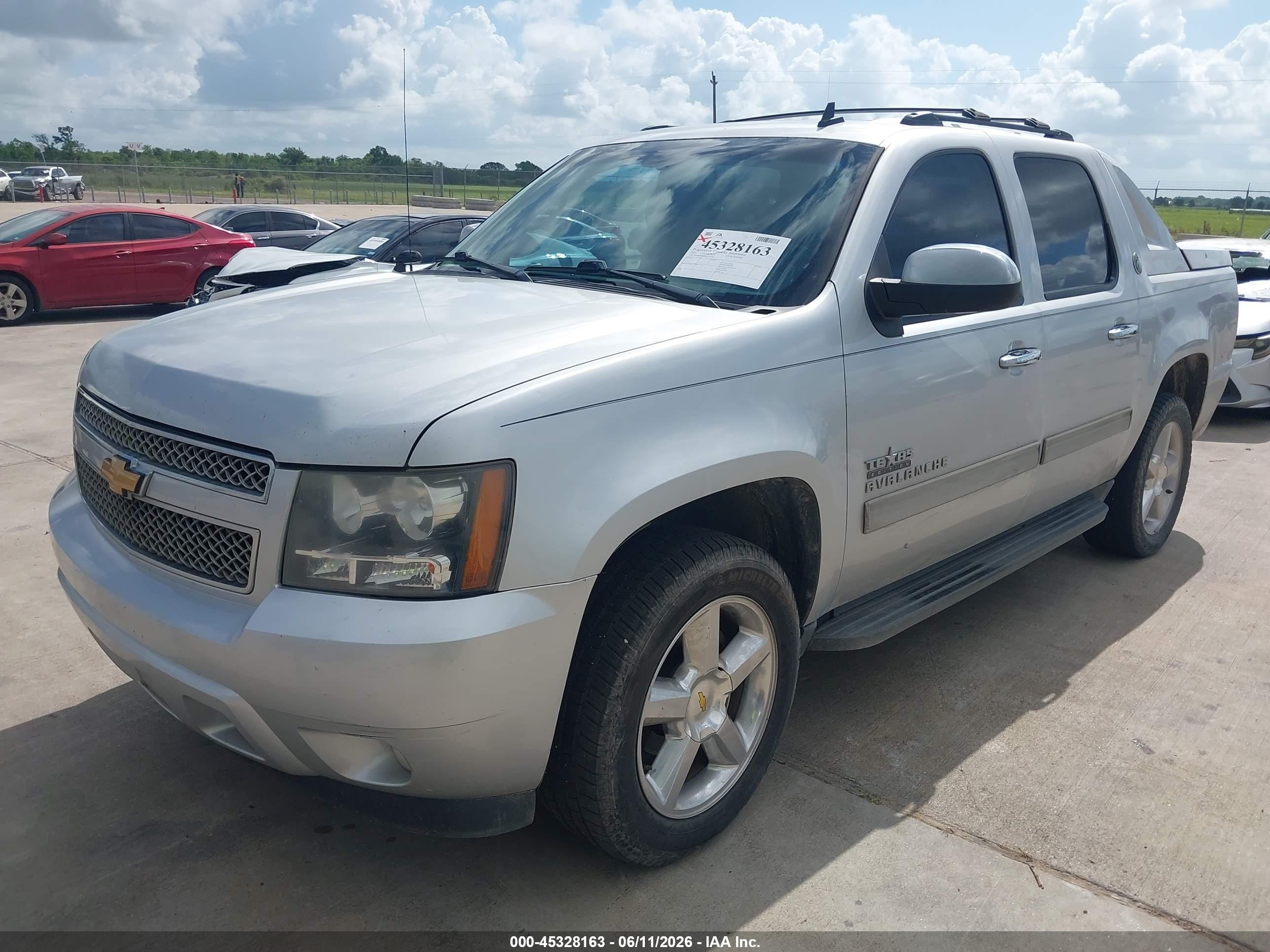 2013 Chevrolet Avalanche Ls Silver vin: 3GNMCEE0XDG347102