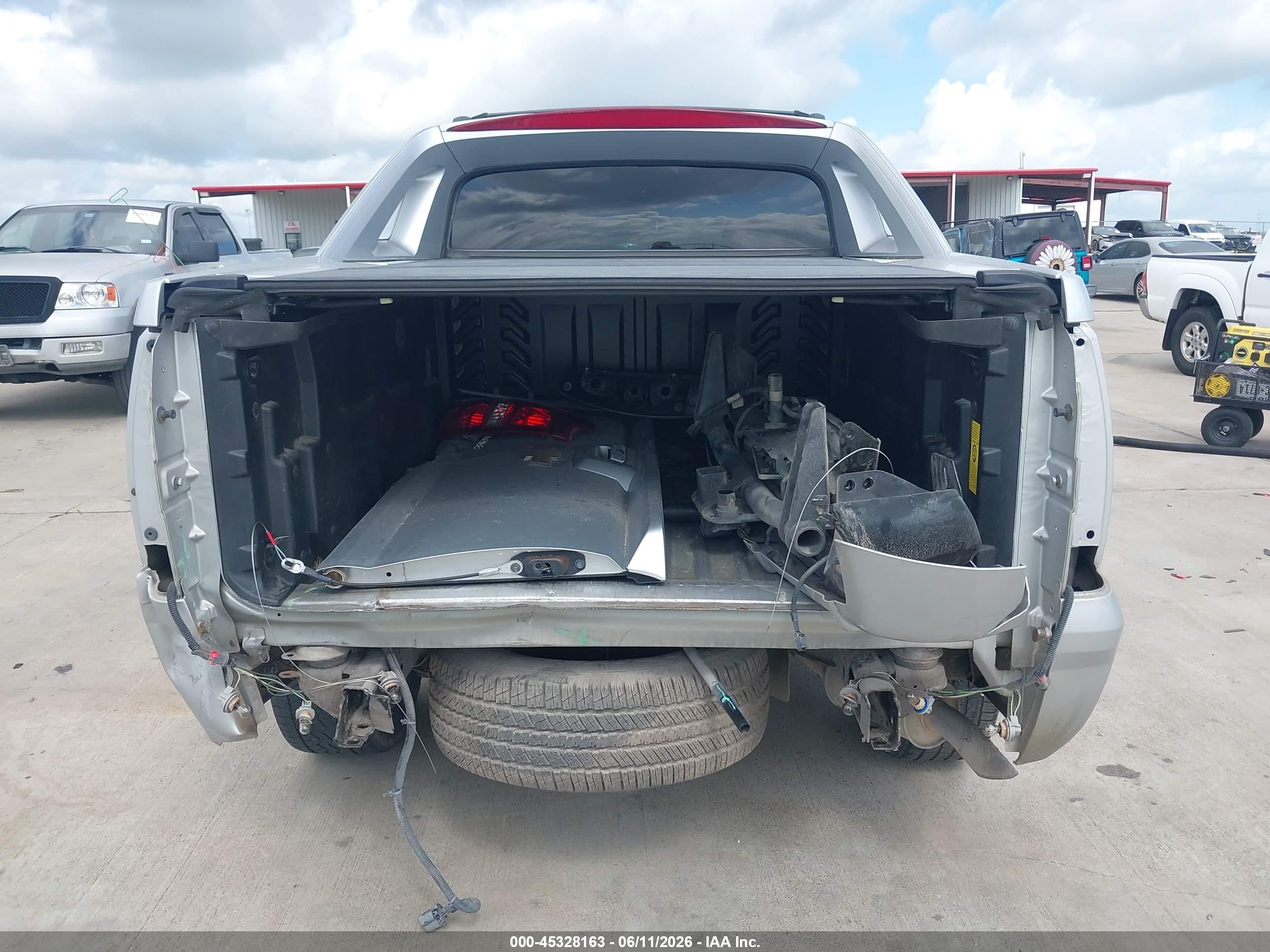 2013 Chevrolet Avalanche Ls Silver vin: 3GNMCEE0XDG347102