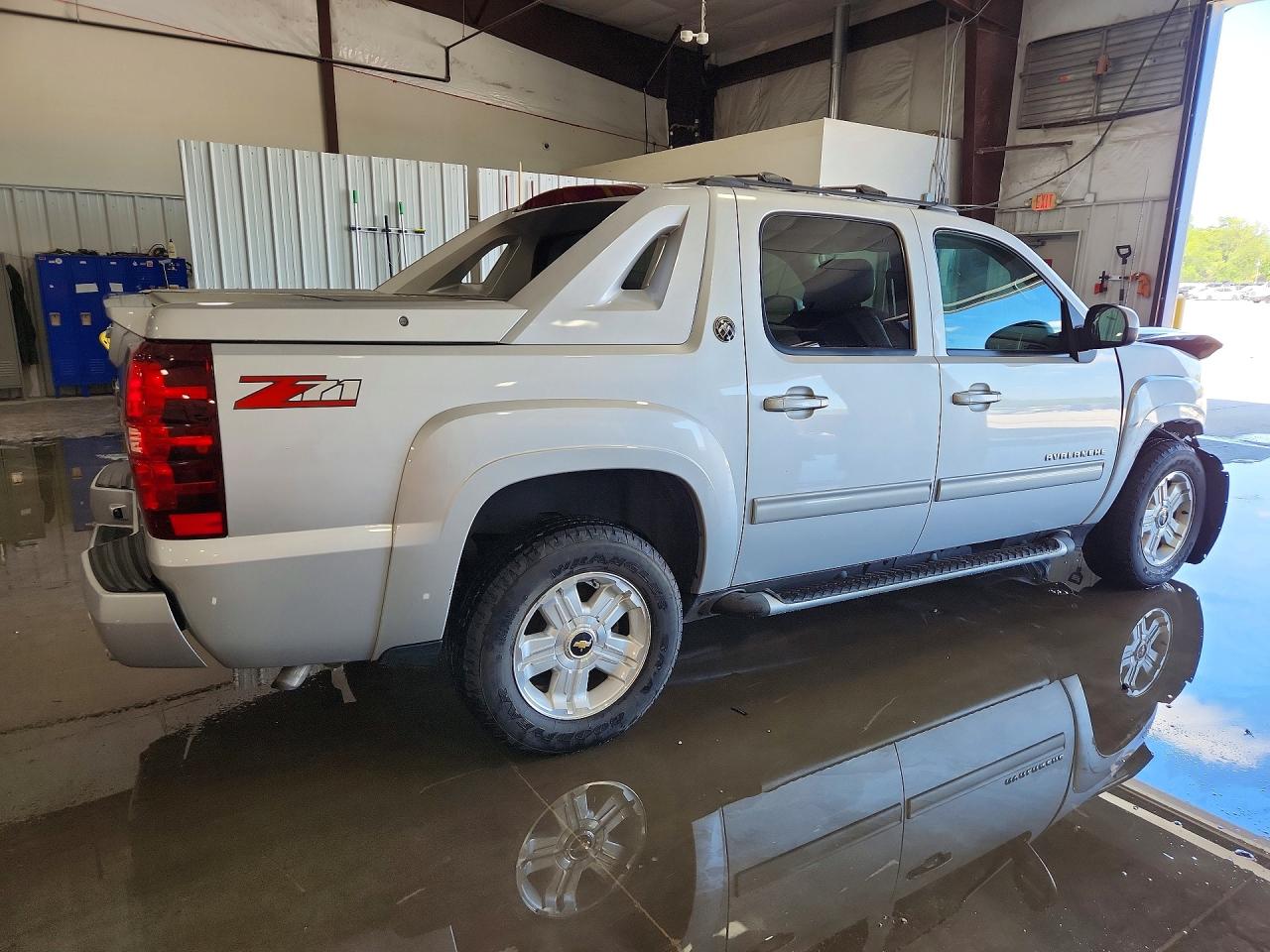2013 Chevrolet Avalanche Lt Silver vin: 3GNMCFE01DG215402