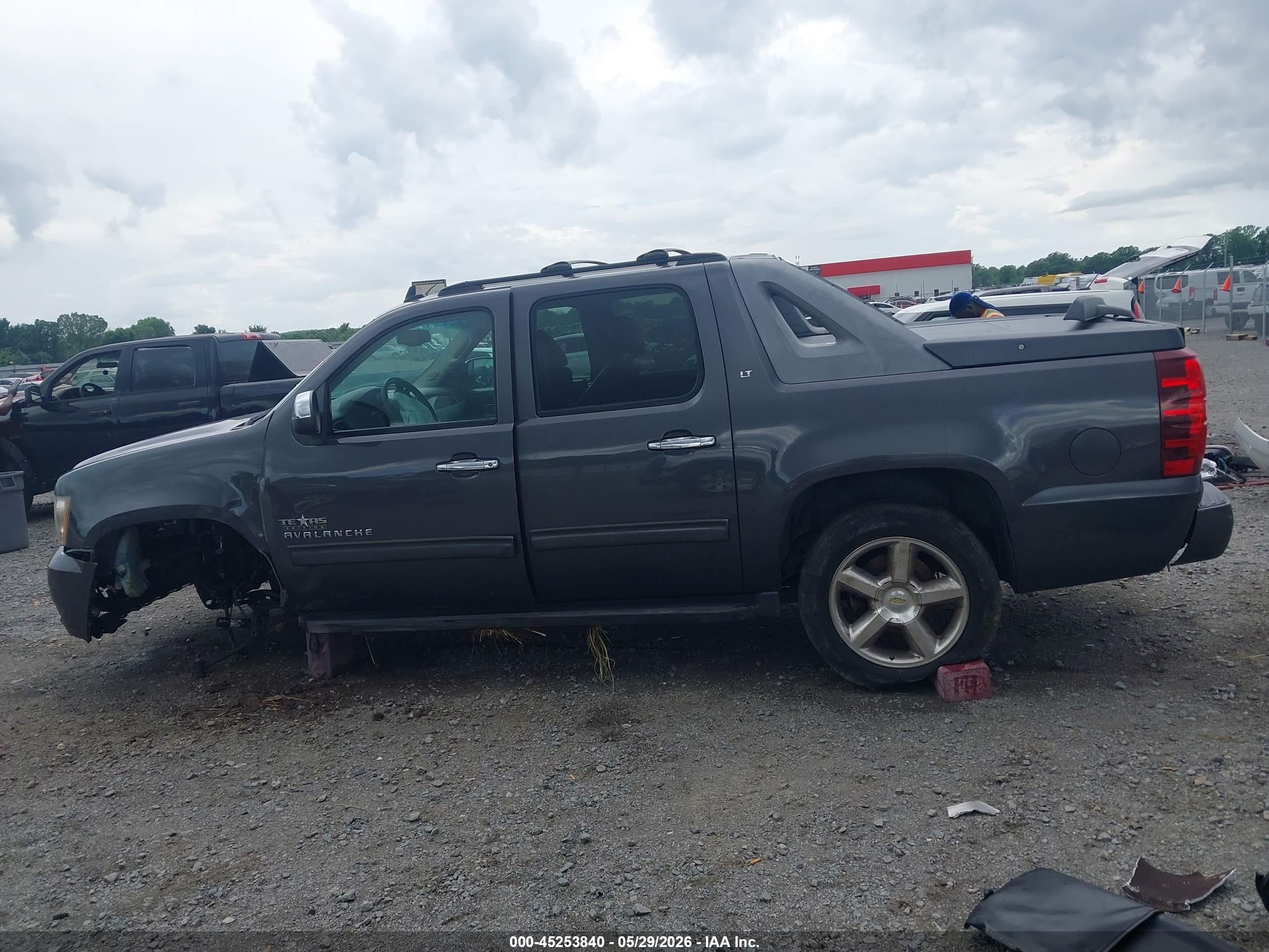 2011 Chevrolet Avalanche 1500 Lt1 Gray vin: 3GNMCFE02BG146314