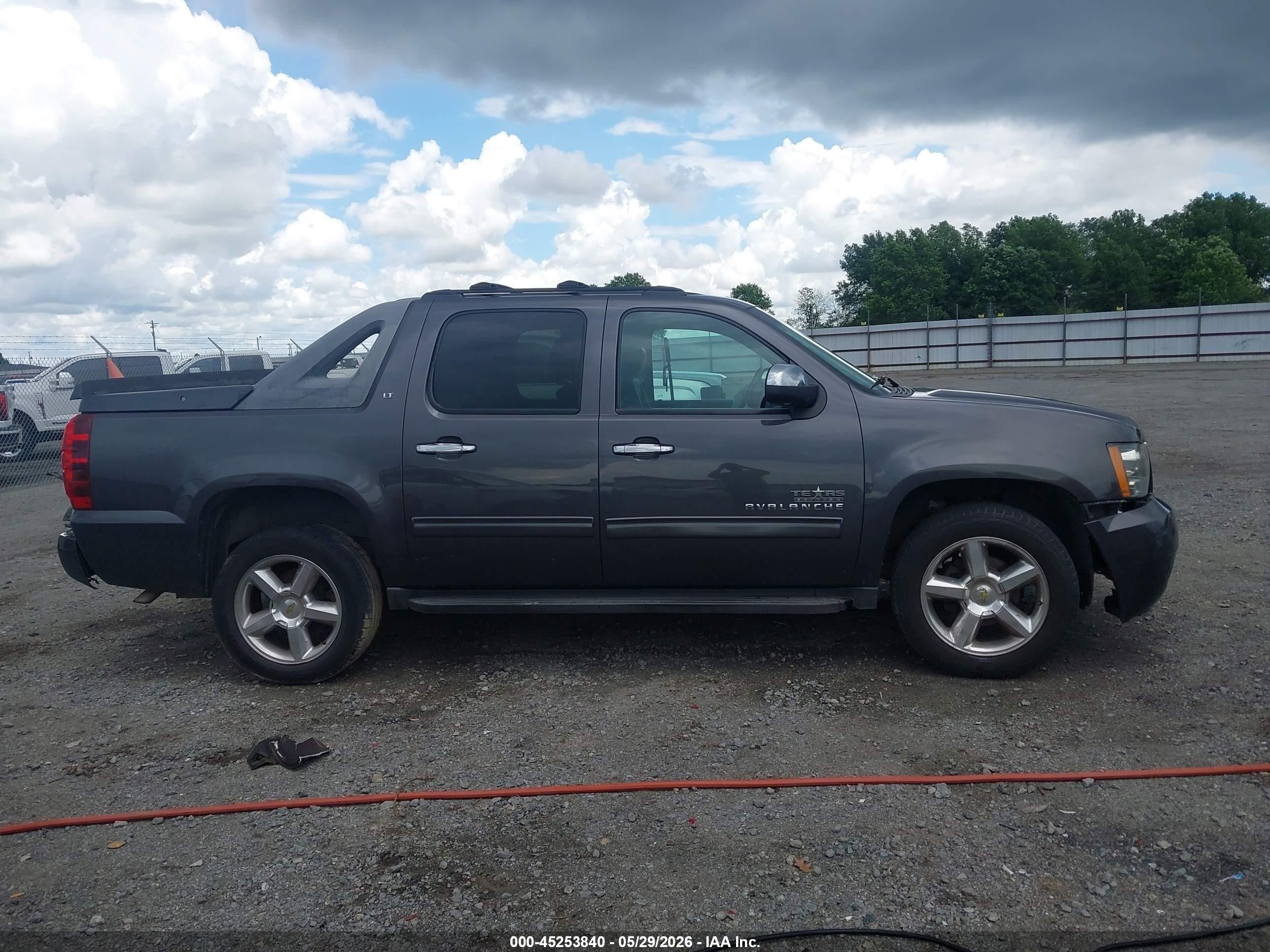2011 Chevrolet Avalanche 1500 Lt1 Gray vin: 3GNMCFE02BG146314