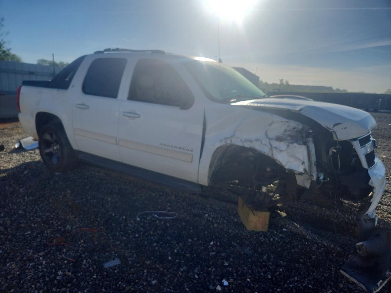 2012 Chevrolet Avalanche Lt White vin: 3GNMCFE05CG142985