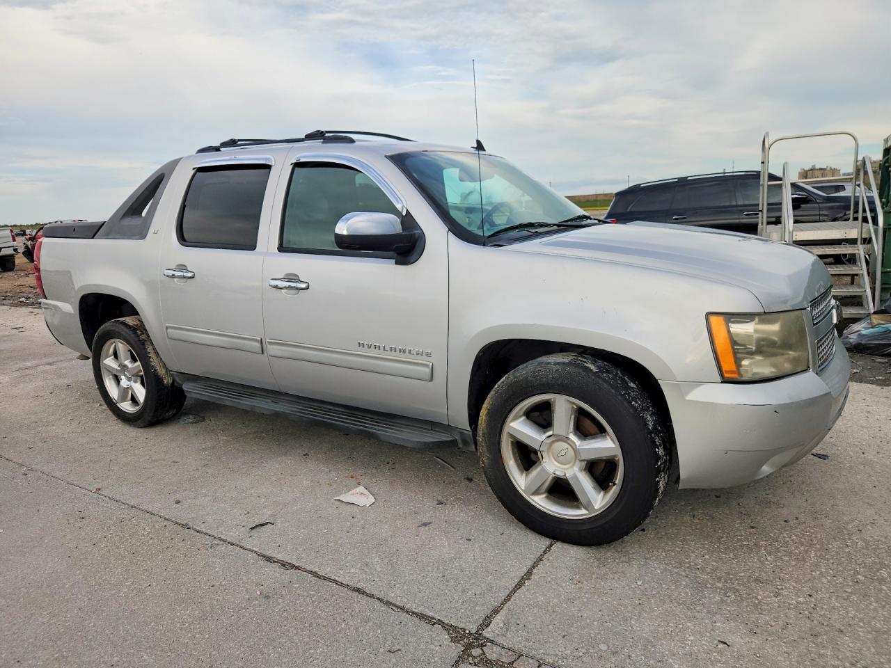 2011 Chevrolet Avalanche Lt Tan vin: 3GNMCFE06BG178599