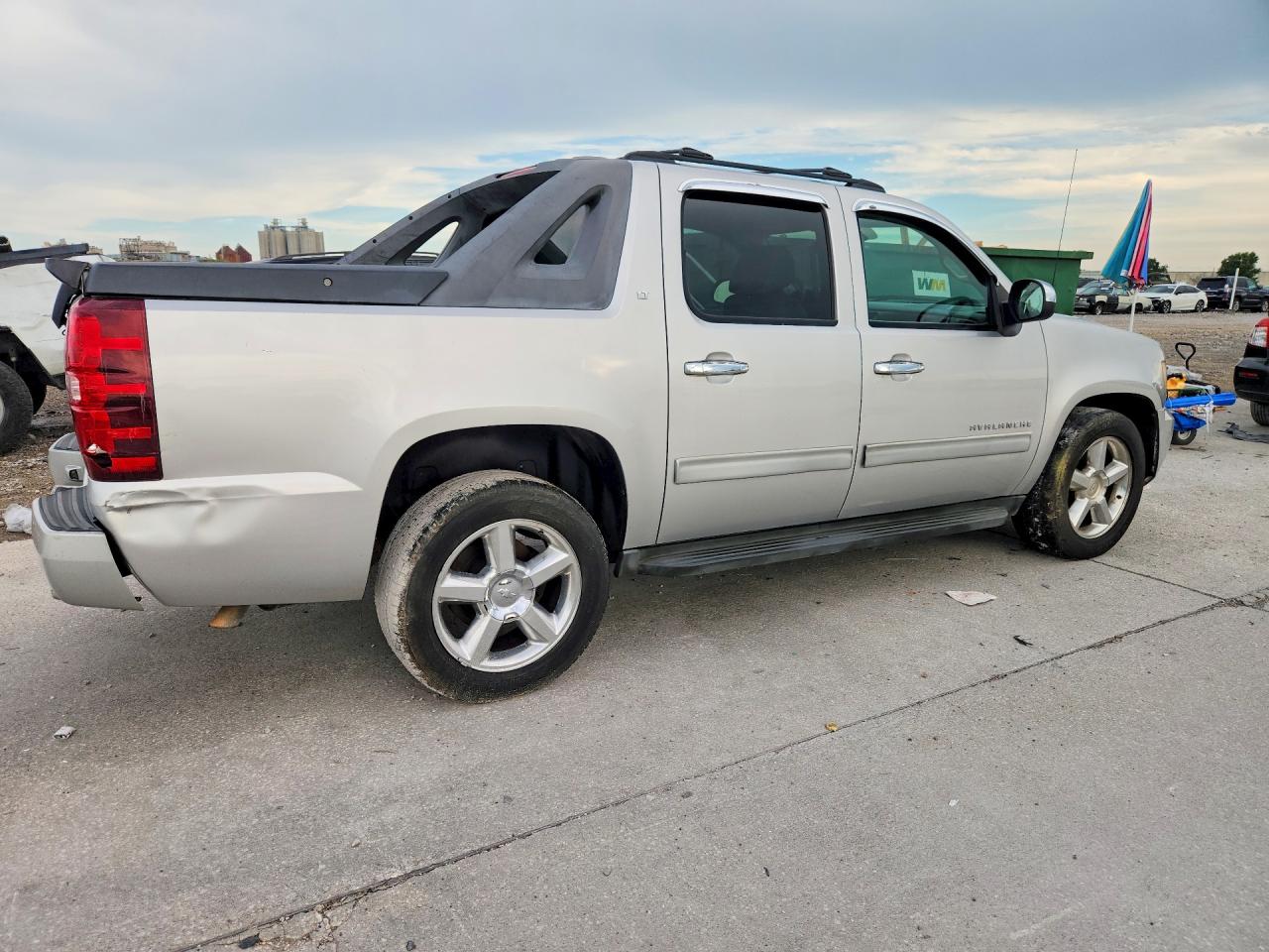 2011 Chevrolet Avalanche Lt Tan vin: 3GNMCFE06BG178599