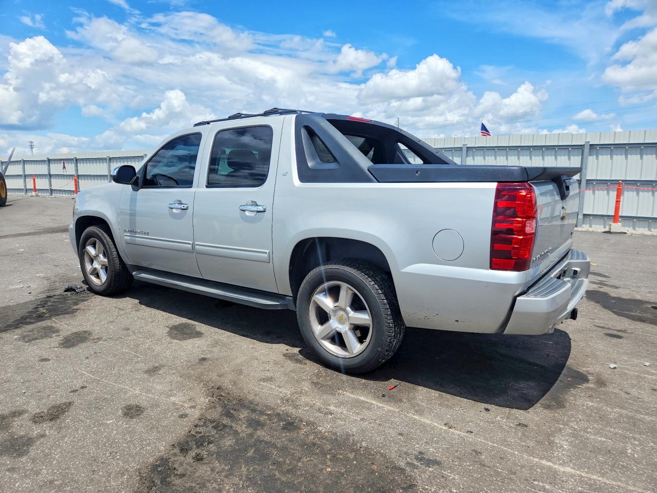 2011 Chevrolet Avalanche Lt Silver vin: 3GNMCFE0XBG348107