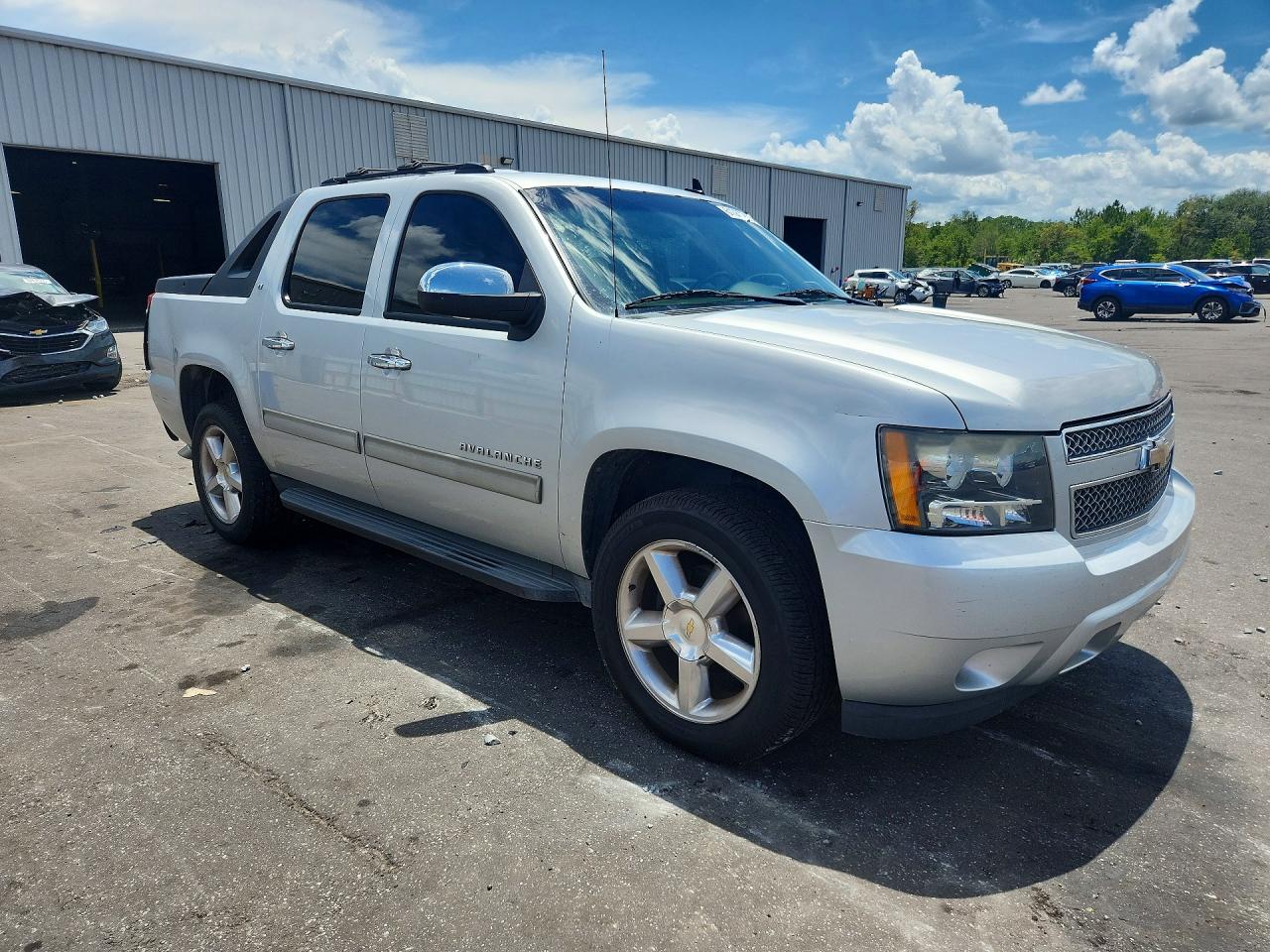 2011 Chevrolet Avalanche Lt Silver vin: 3GNMCFE0XBG348107