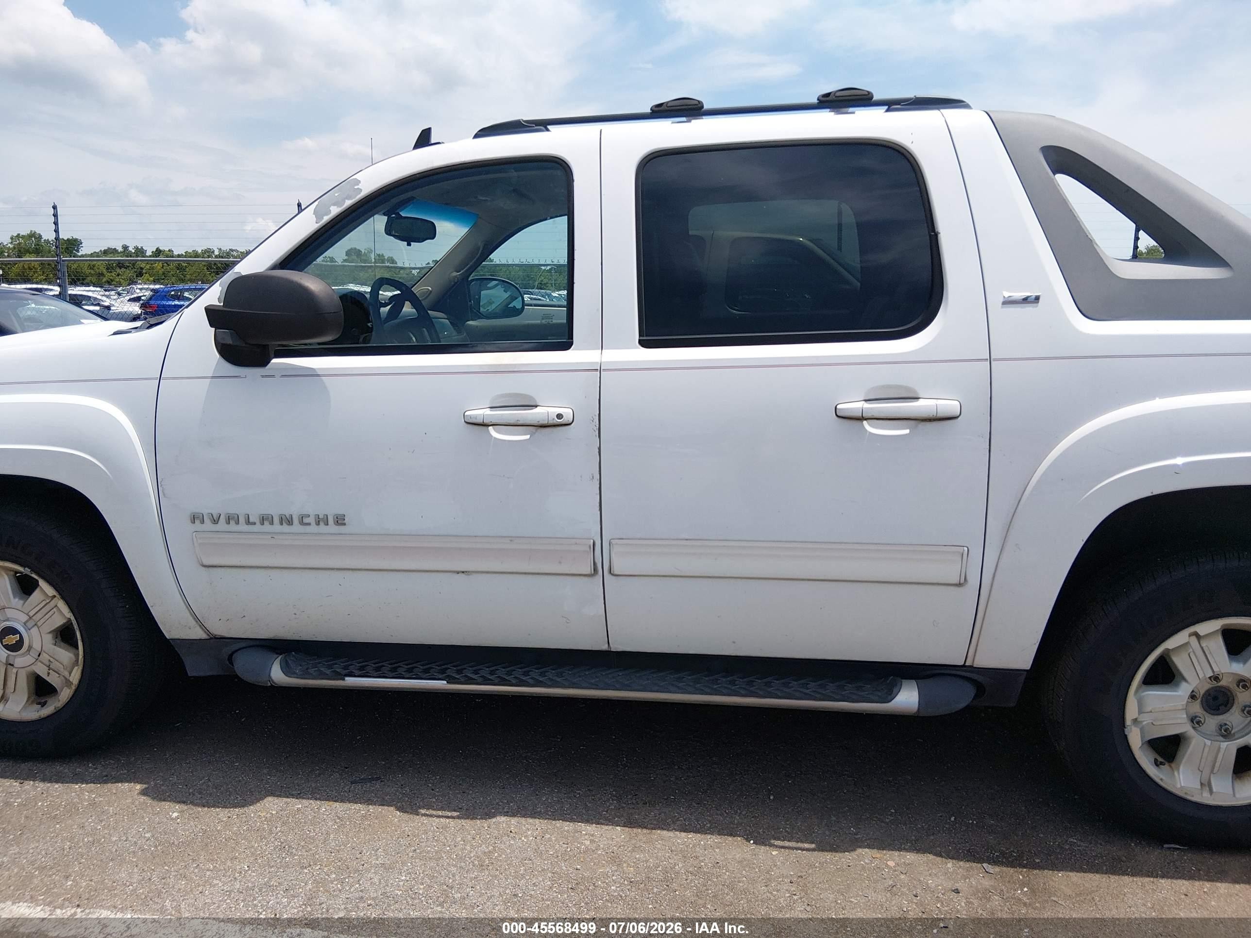 2011 Chevrolet Avalanche 1500 Lt1 Белый vin: 3GNMCFE0XBG368843