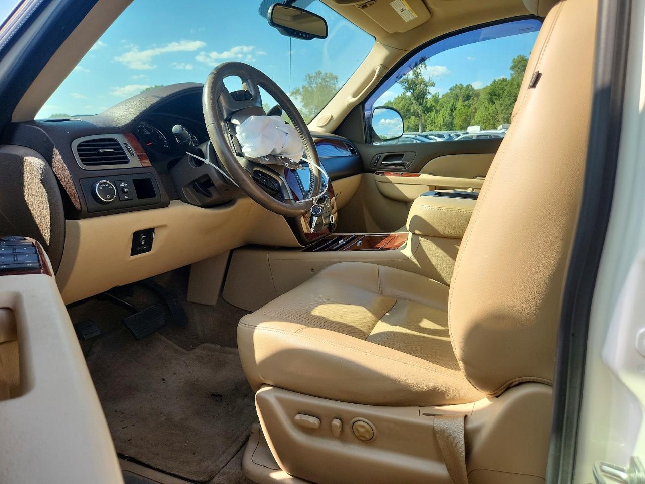 2013 Chevrolet Avalanche Ltz White vin: 3GNMCGE02DG257518