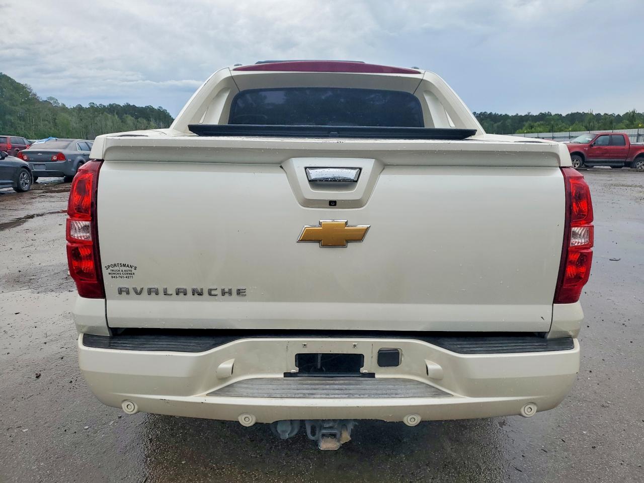 2012 Chevrolet Avalanche Ltz White vin: 3GNMCGE04CG207668
