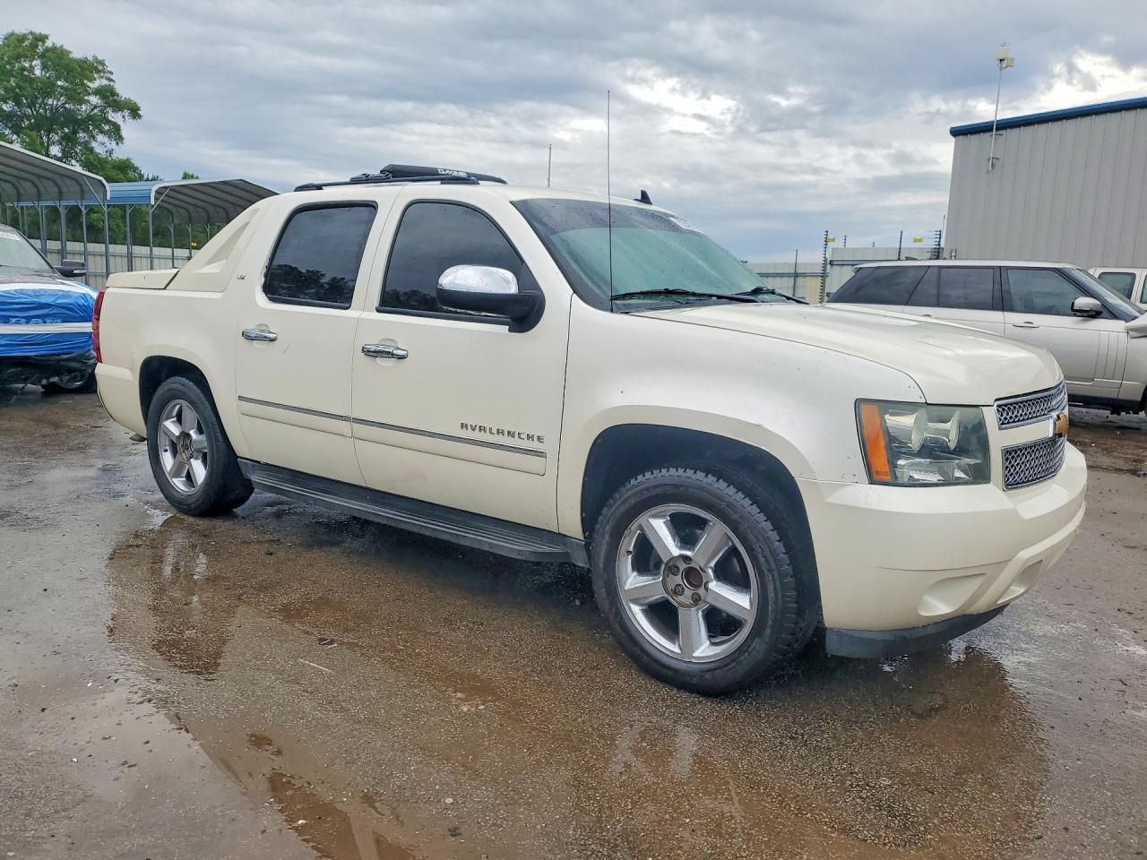 2012 Chevrolet Avalanche Ltz White vin: 3GNMCGE04CG207668