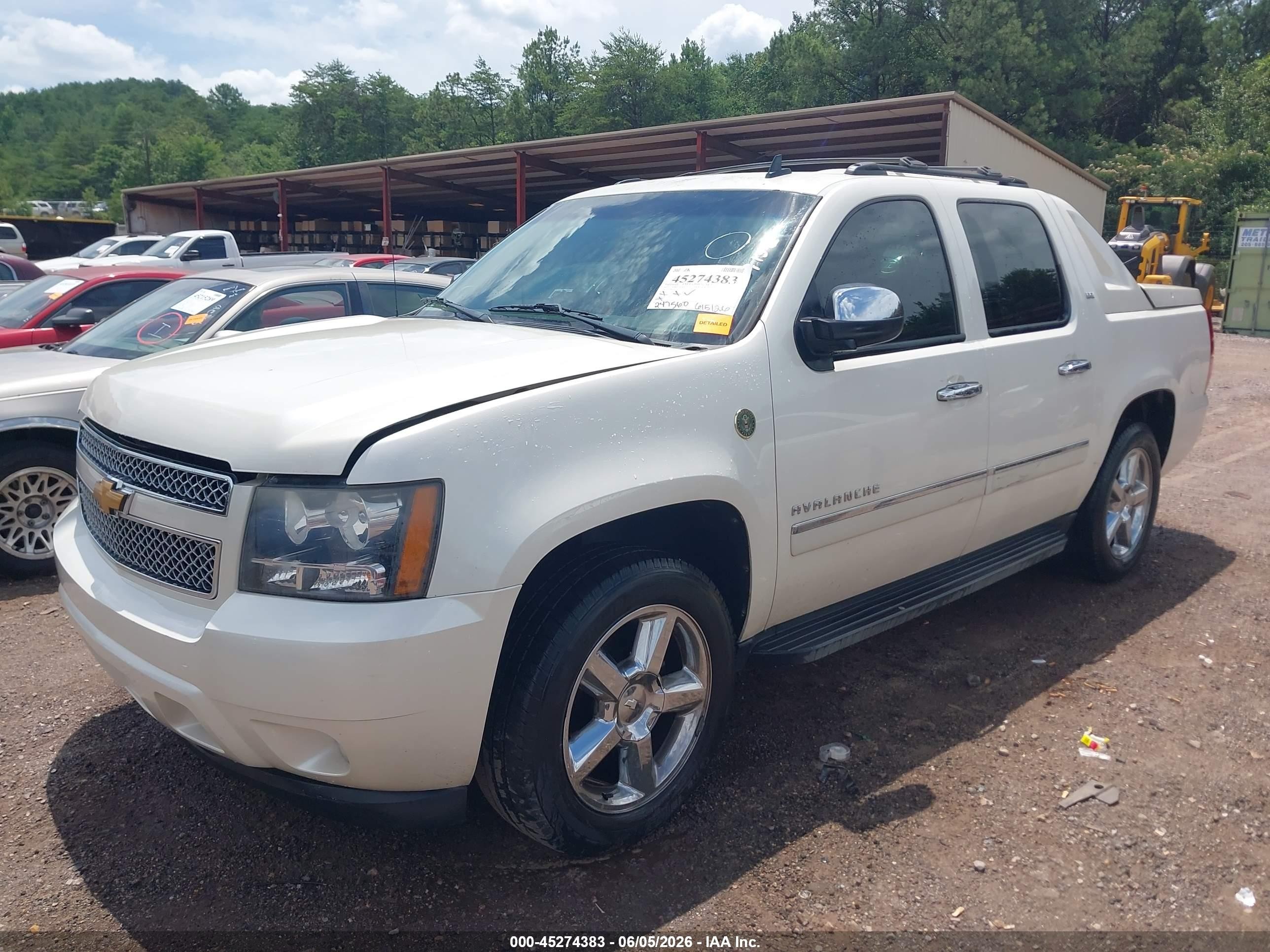 2012 Chevrolet Avalanche 1500 Ltz White vin: 3GNMCGE07CG149152