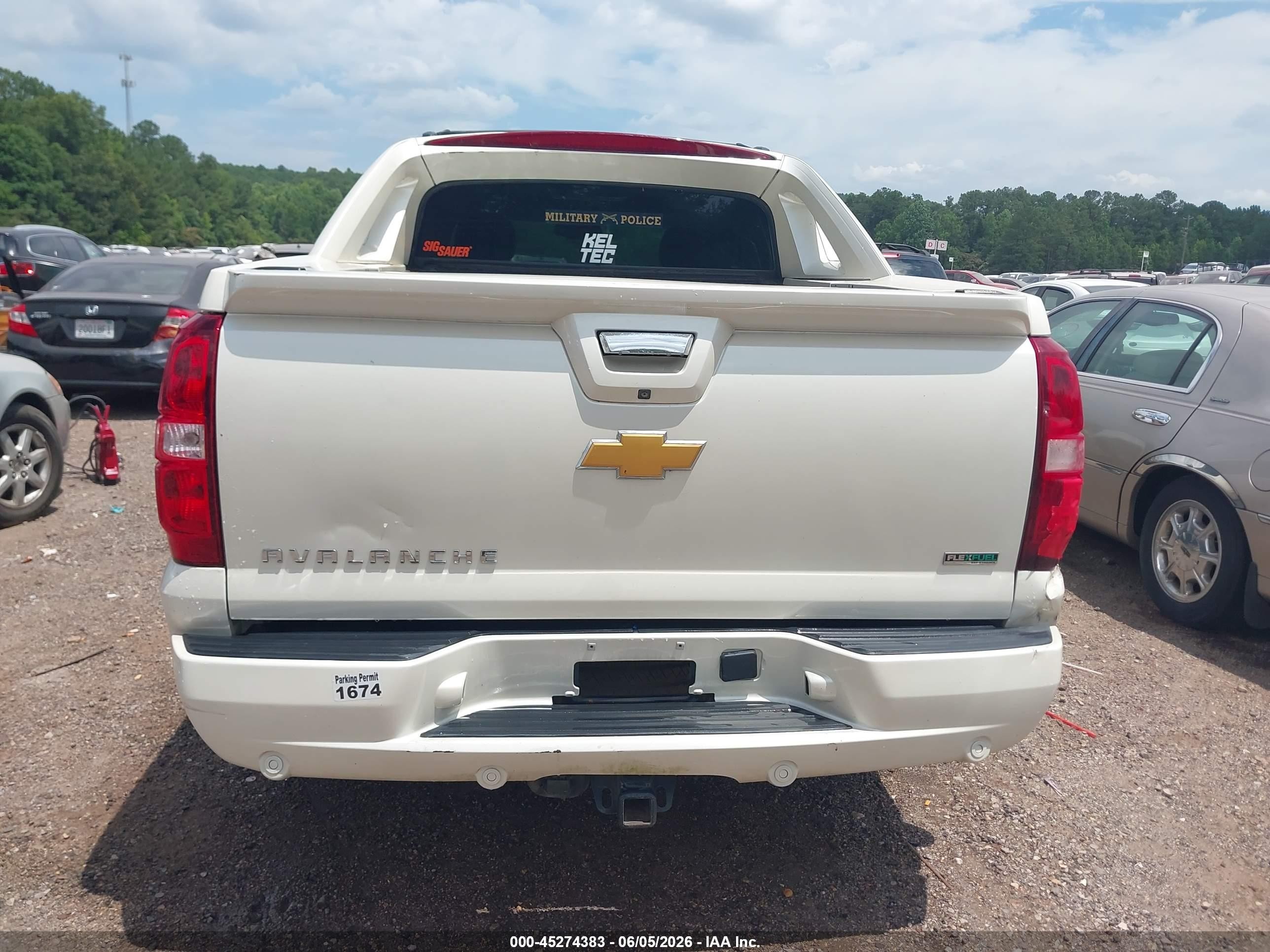 2012 Chevrolet Avalanche 1500 Ltz White vin: 3GNMCGE07CG149152