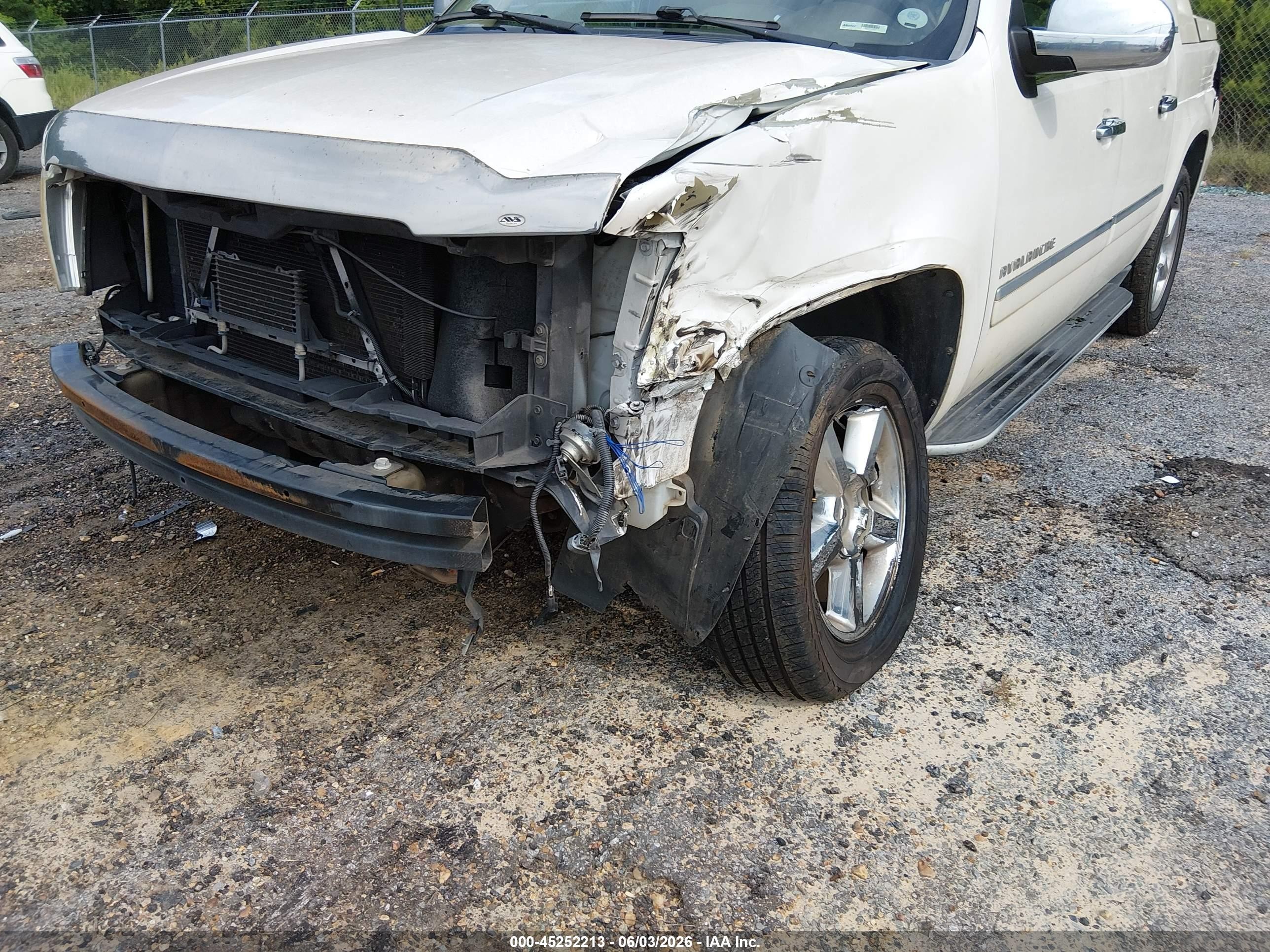 2012 Chevrolet Avalanche 1500 Ltz White vin: 3GNMCGE08CG246795
