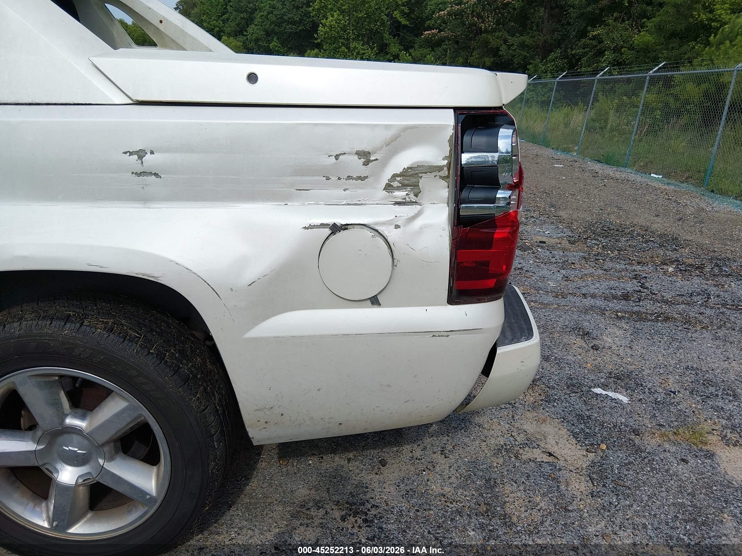2012 Chevrolet Avalanche 1500 Ltz White vin: 3GNMCGE08CG246795