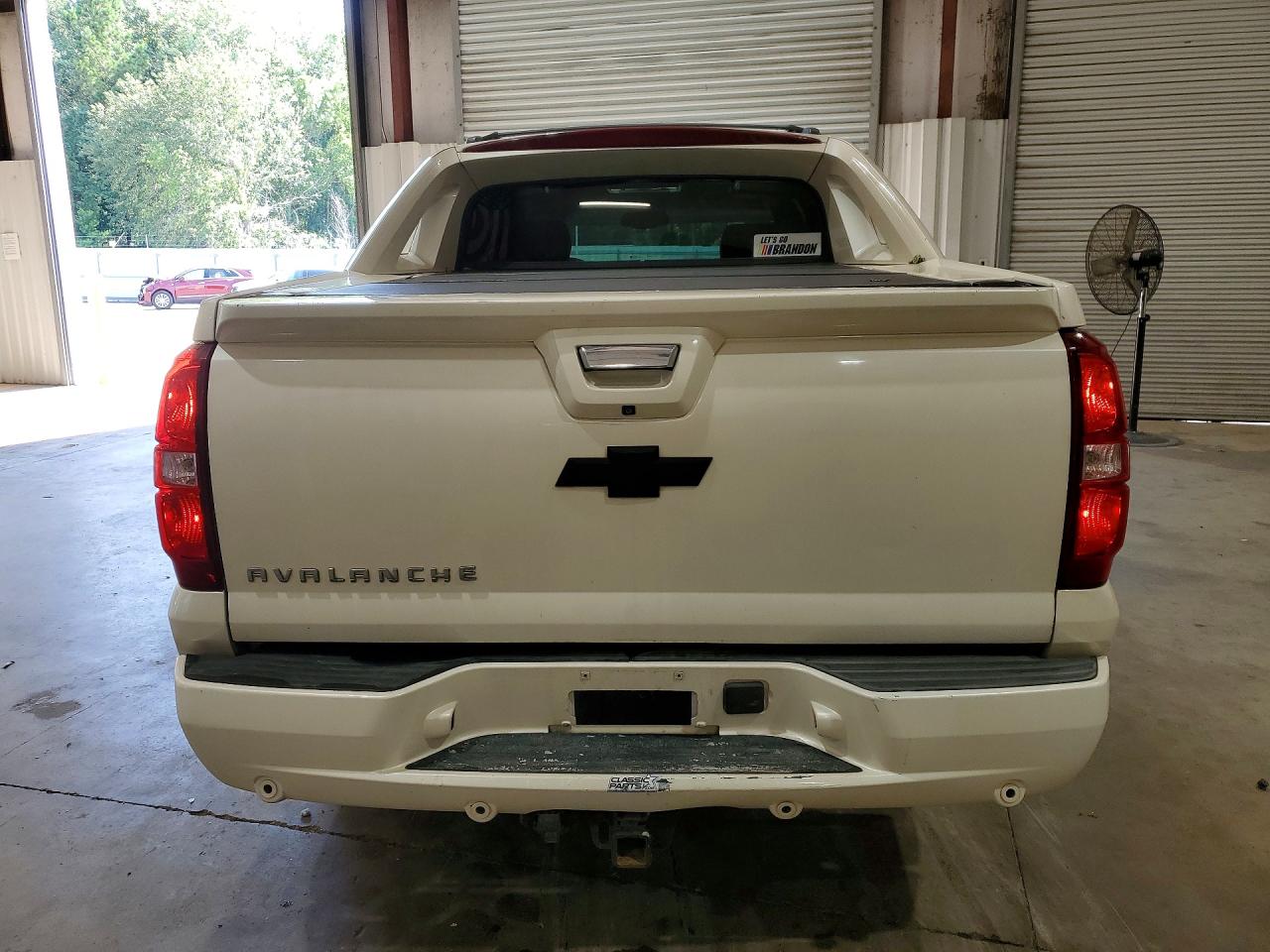 2013 Chevrolet Avalanche Ltz White vin: 3GNMCGE0XDG164438