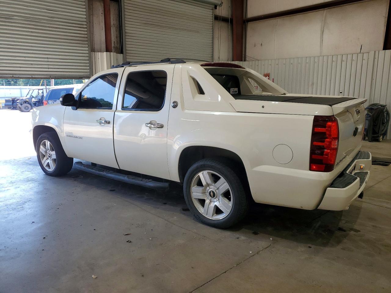 2013 Chevrolet Avalanche Ltz White vin: 3GNMCGE0XDG164438