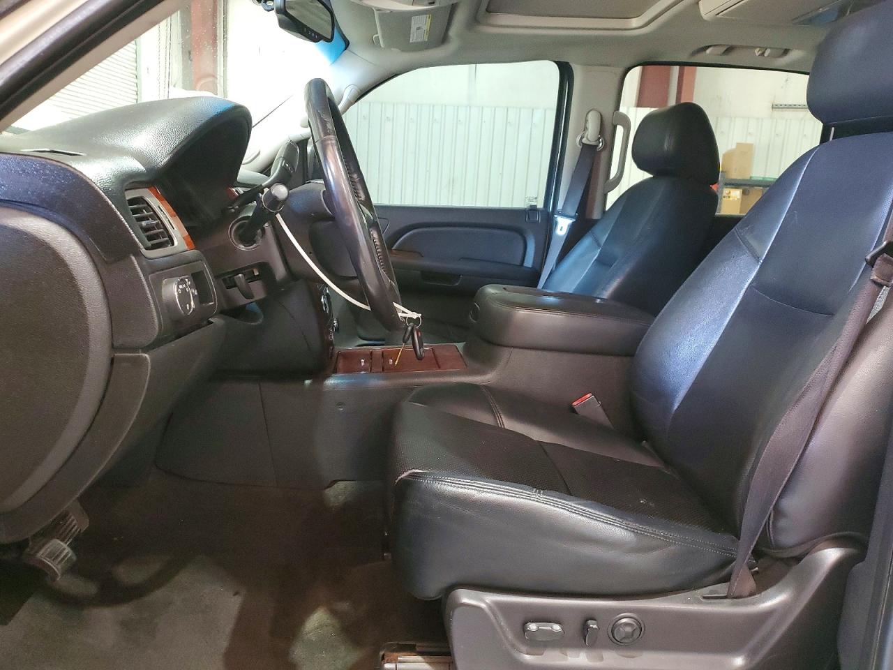 2013 Chevrolet Avalanche Ltz White vin: 3GNMCGE0XDG164438