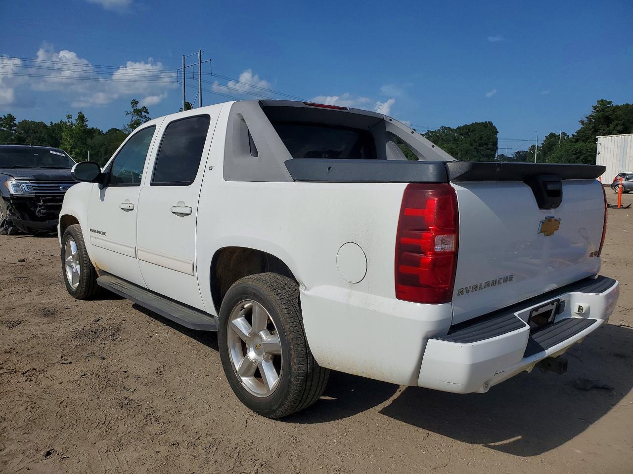 2010 Chevrolet Avalanche Lt White vin: 3GNNCFE00AG132544