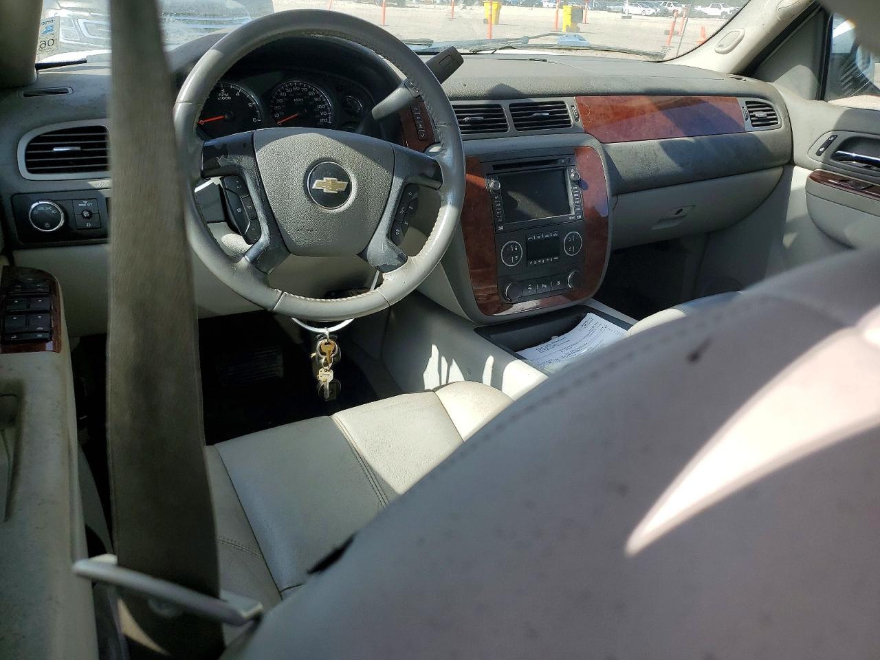 2010 Chevrolet Avalanche Lt White vin: 3GNNCFE00AG132544