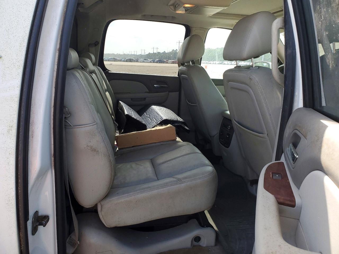 2010 Chevrolet Avalanche Lt White vin: 3GNNCFE00AG132544