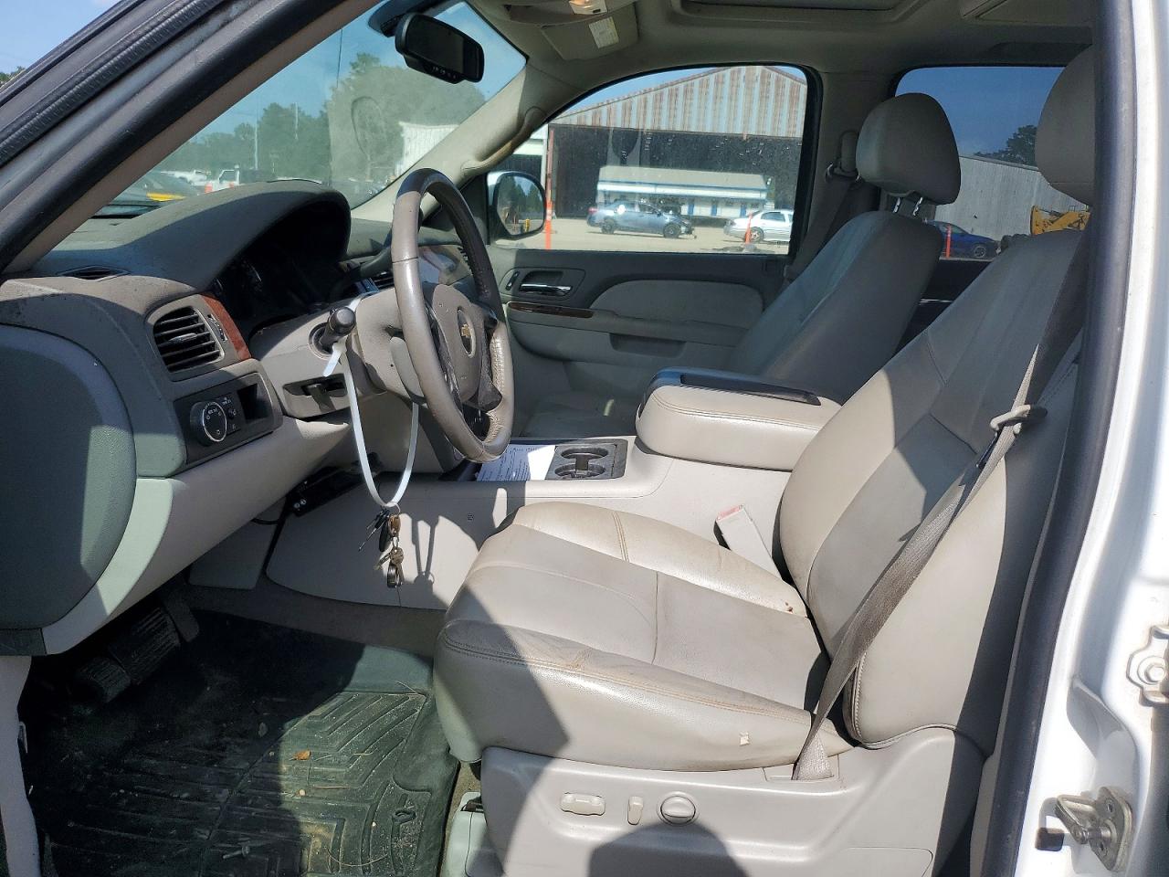 2010 Chevrolet Avalanche Lt White vin: 3GNNCFE00AG132544