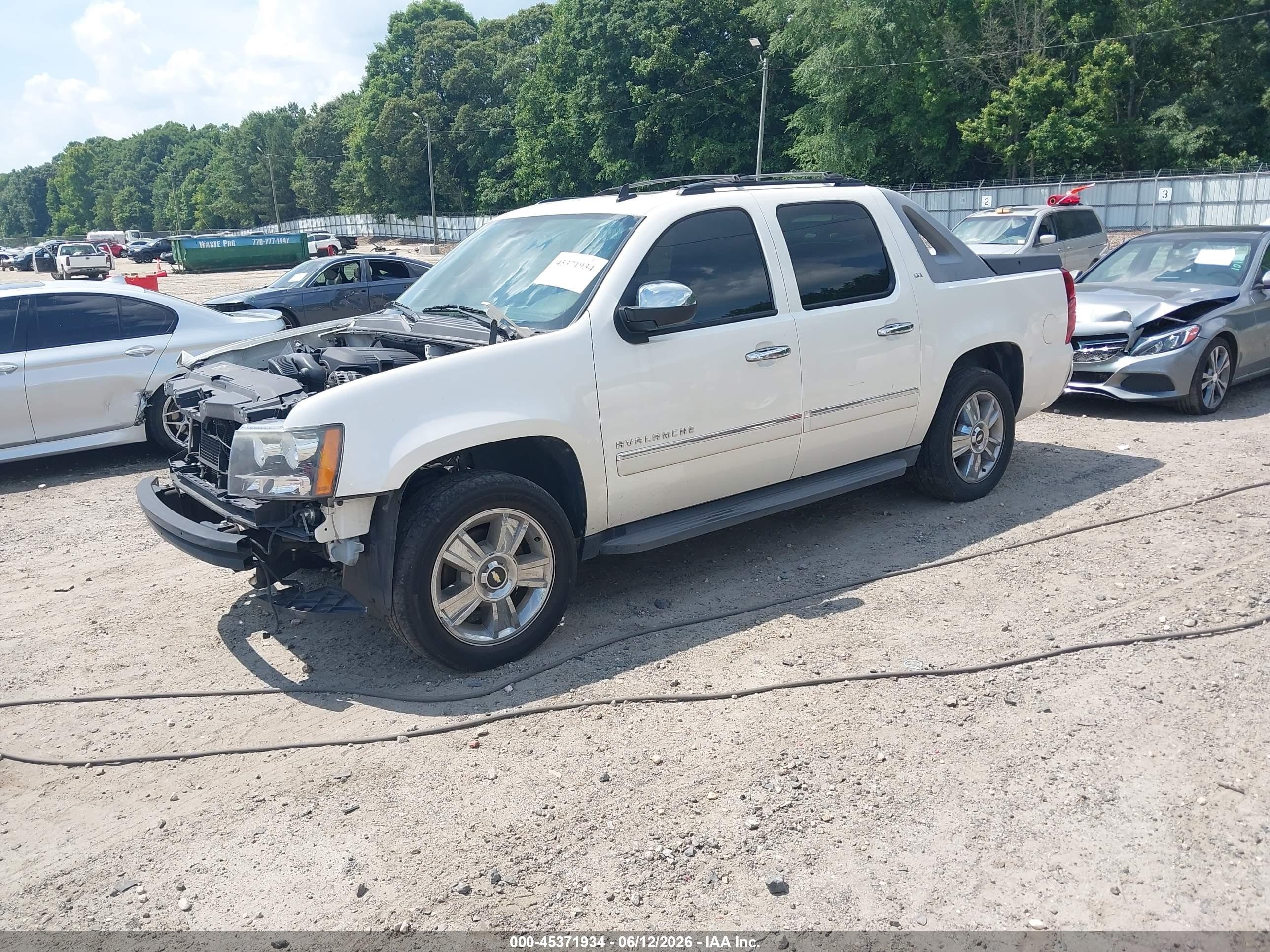 2010 Chevrolet Avalanche 1500 Ltz White vin: 3GNNCGE07AG285704