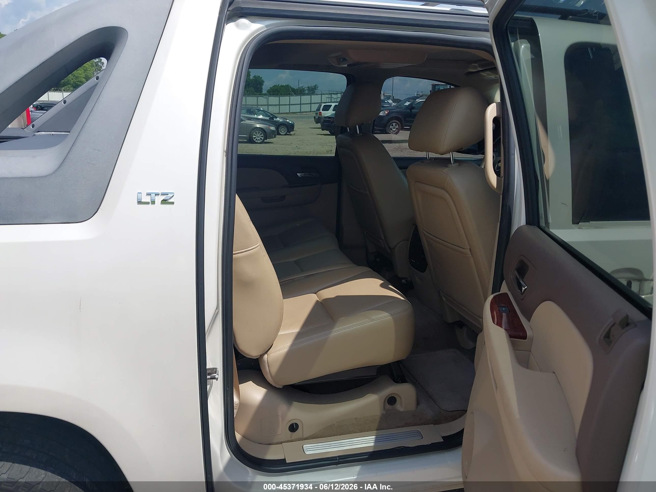 2010 Chevrolet Avalanche 1500 Ltz White vin: 3GNNCGE07AG285704