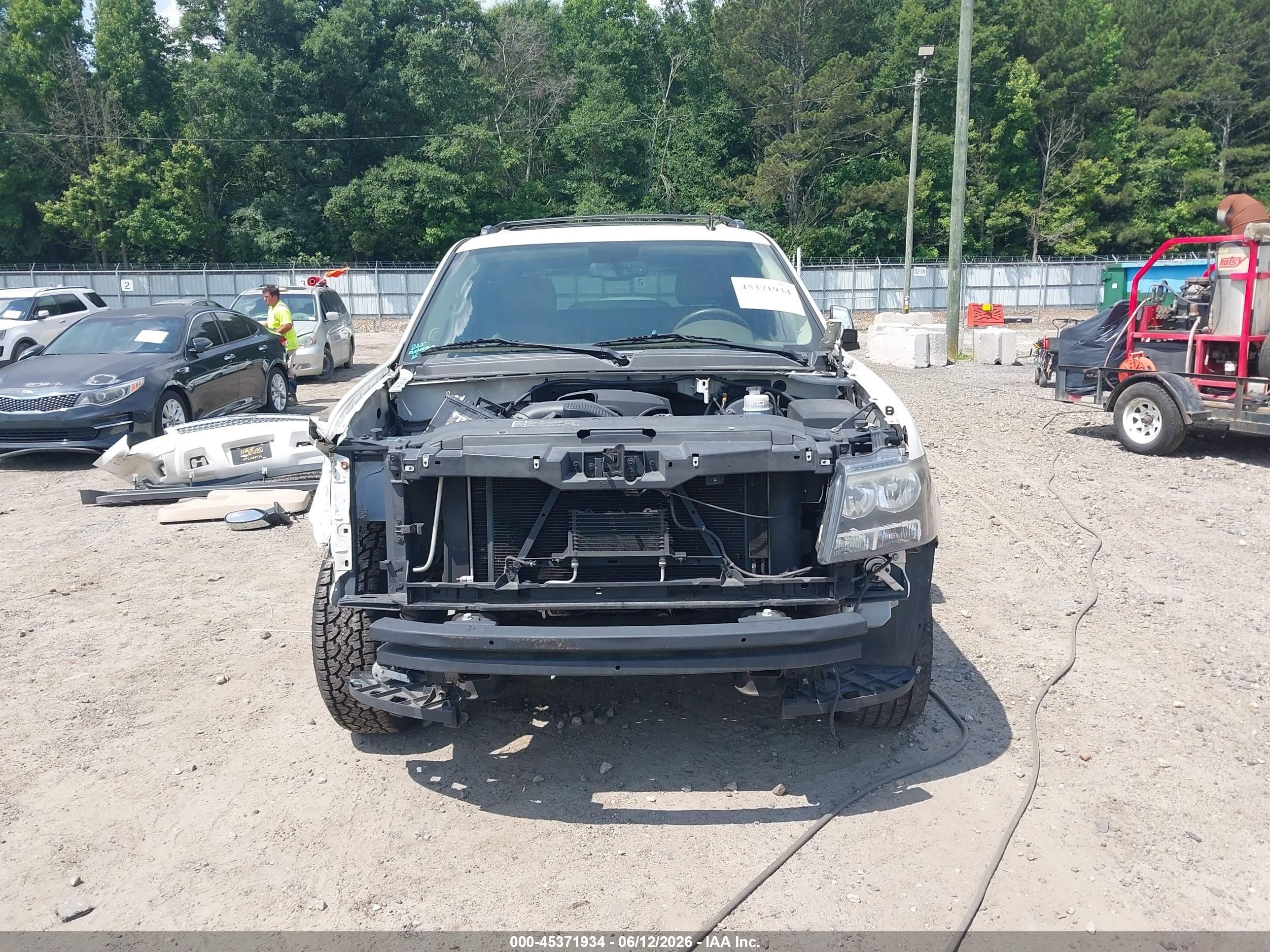 2010 Chevrolet Avalanche 1500 Ltz White vin: 3GNNCGE07AG285704