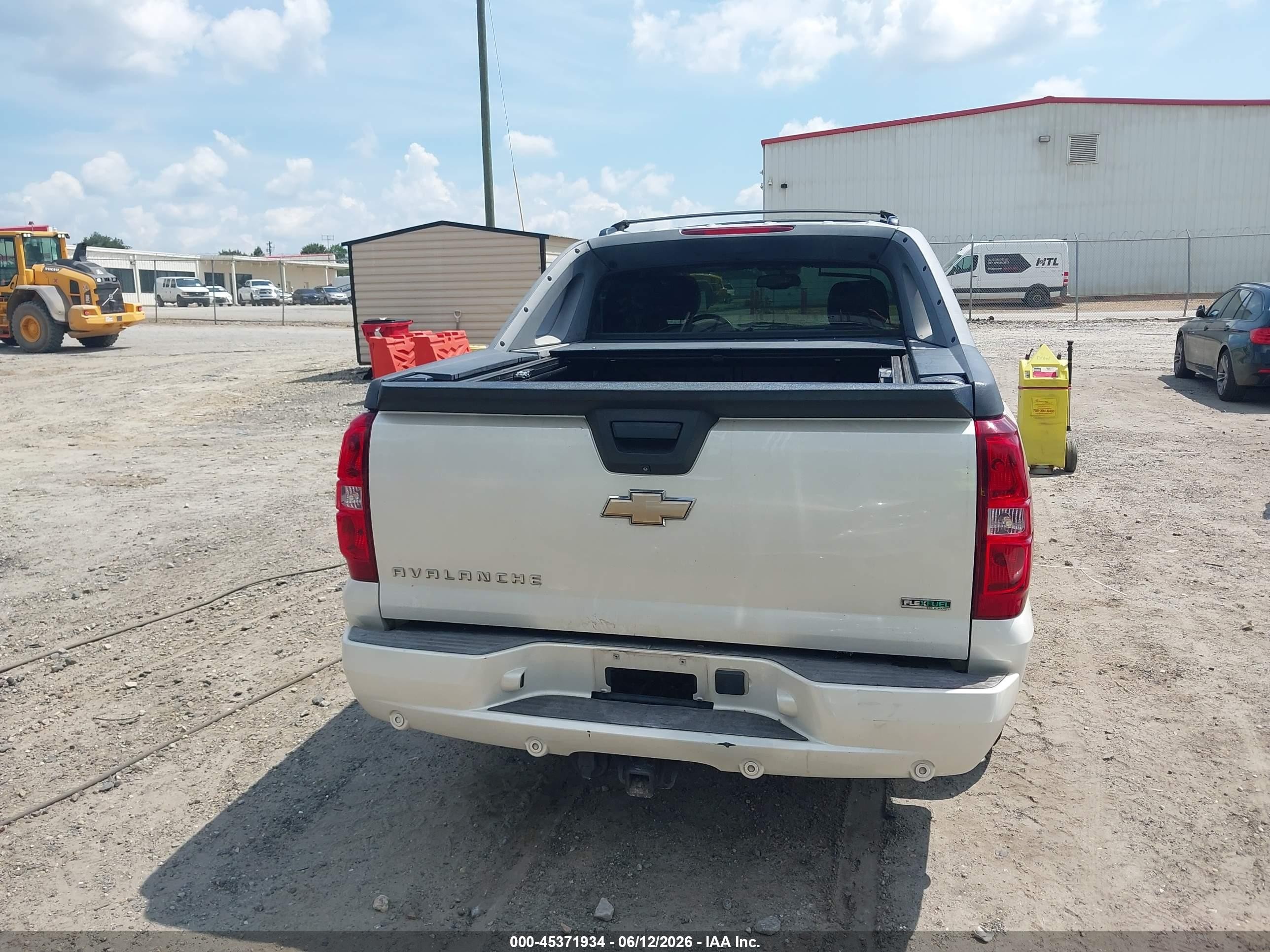 2010 Chevrolet Avalanche 1500 Ltz White vin: 3GNNCGE07AG285704