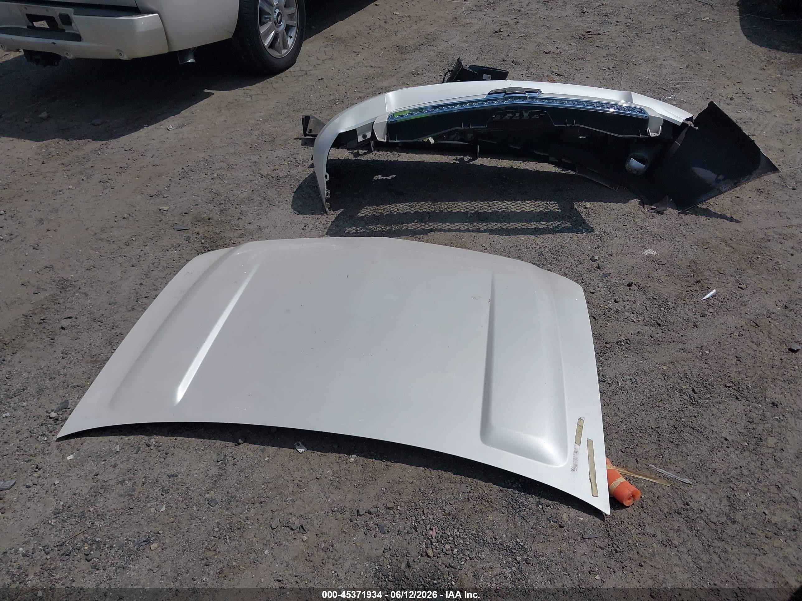 2010 Chevrolet Avalanche 1500 Ltz White vin: 3GNNCGE07AG285704