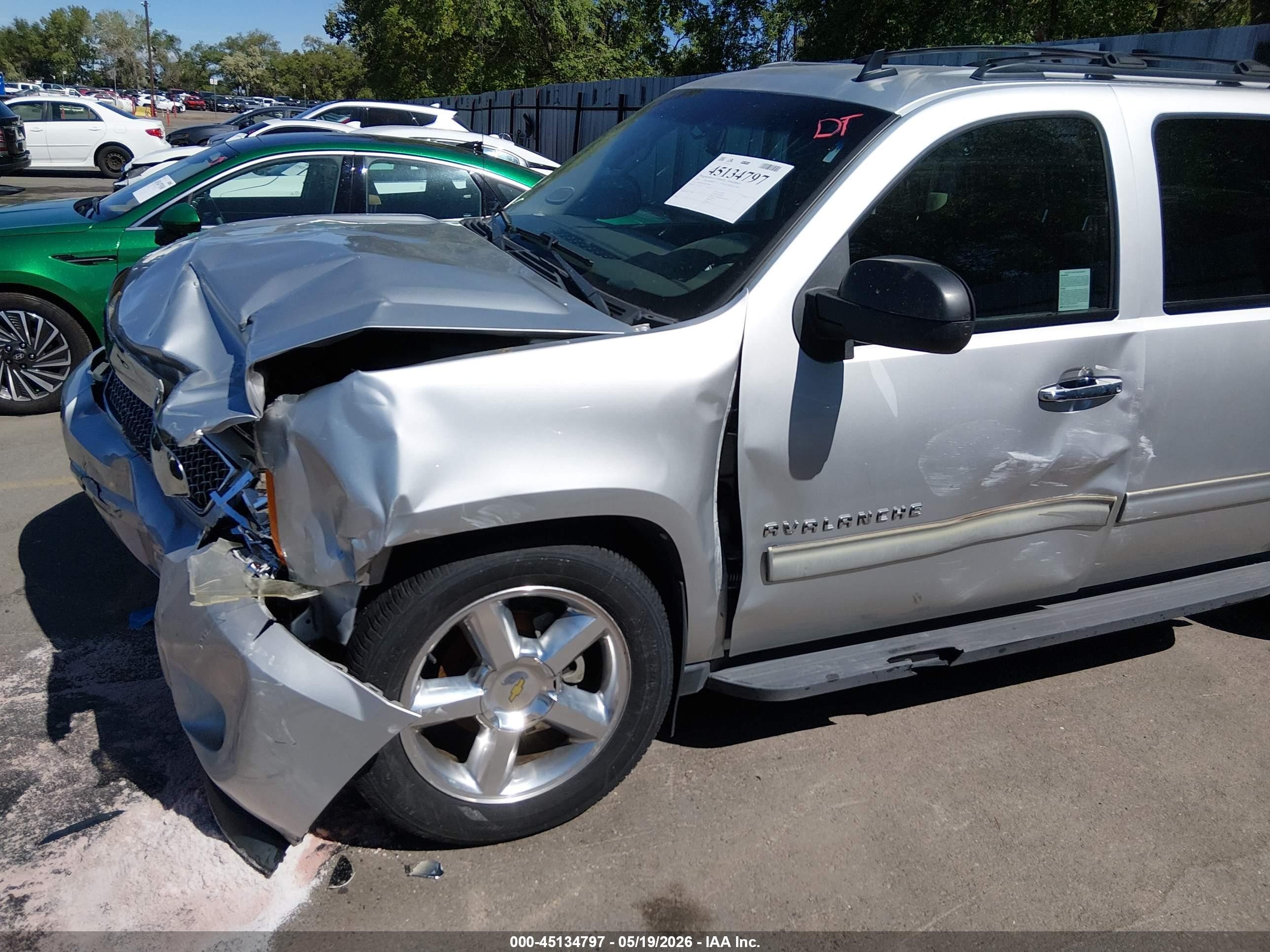 2011 Chevrolet Avalanche 1500 Ls Silver vin: 3GNTKEE31BG319890