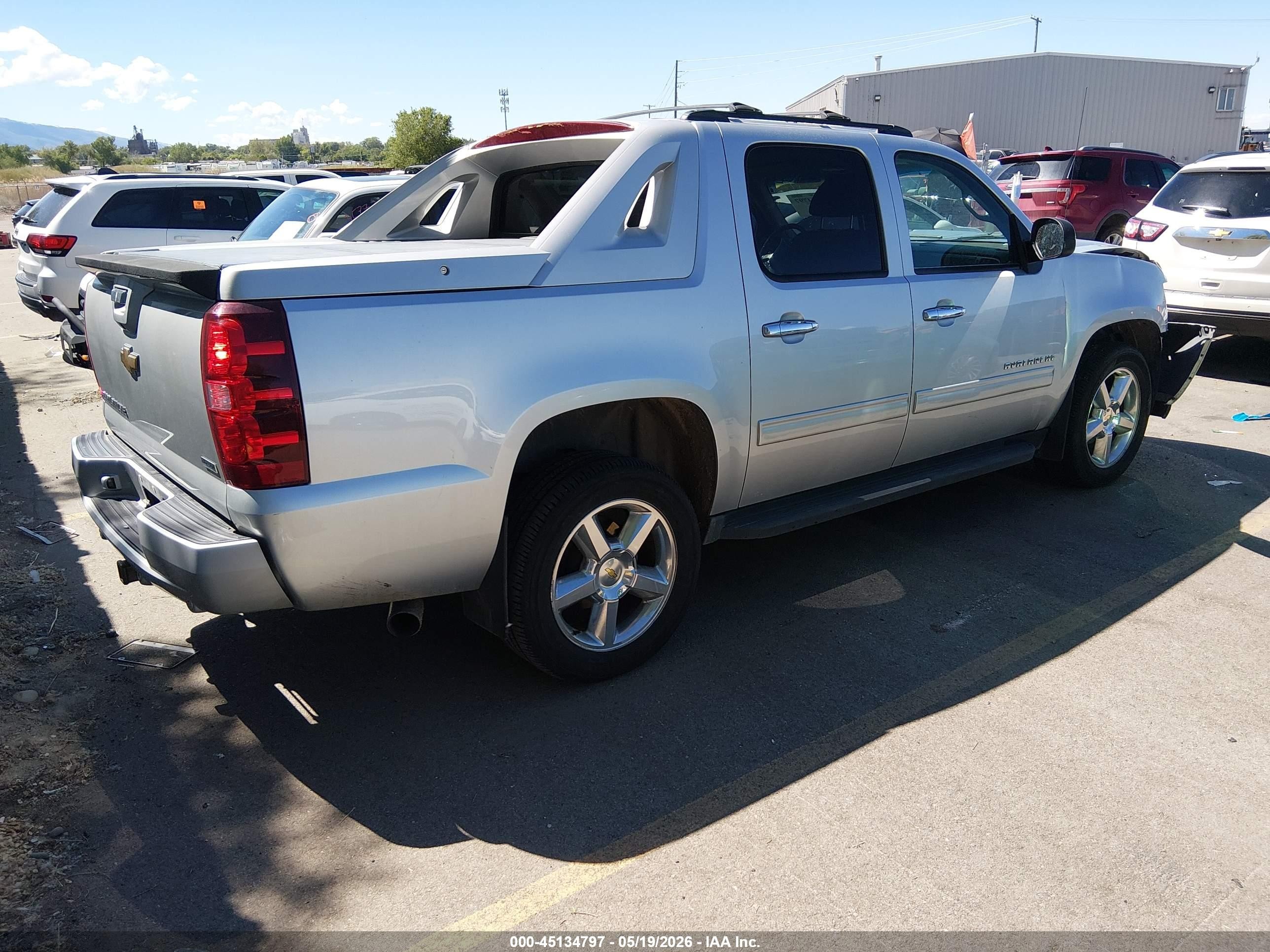 2011 Chevrolet Avalanche 1500 Ls Silver vin: 3GNTKEE31BG319890