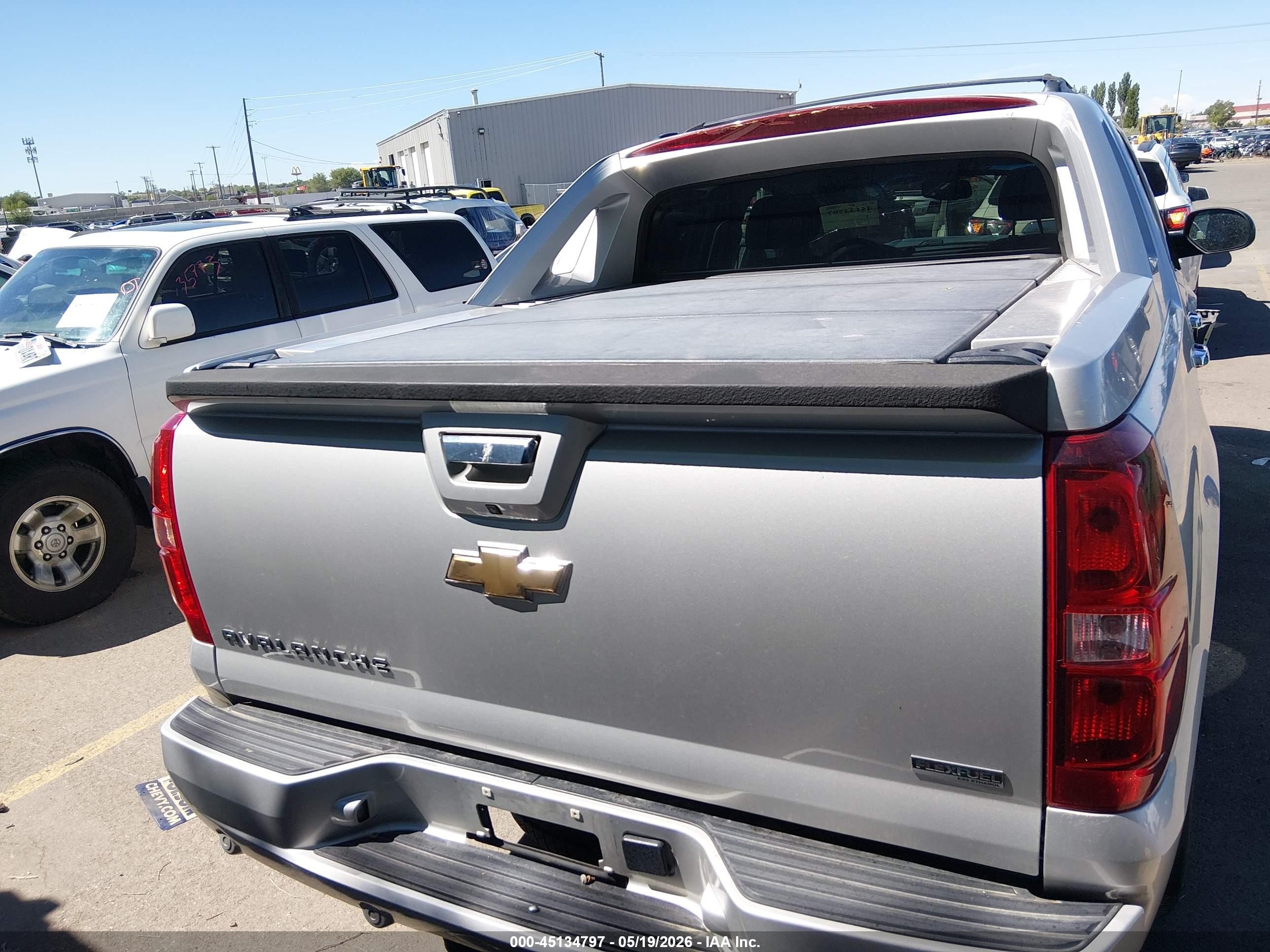 2011 Chevrolet Avalanche 1500 Ls Silver vin: 3GNTKEE31BG319890