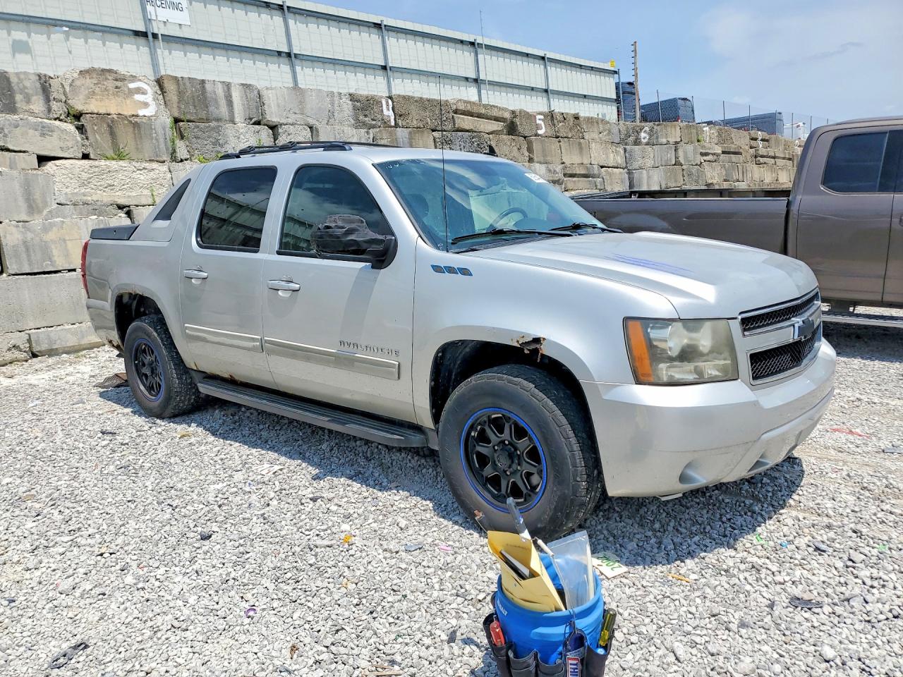 2011 Chevrolet Avalanche Ls Gray vin: 3GNTKEE34BG138587