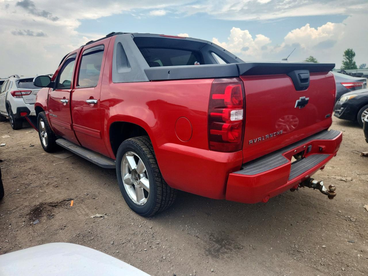 2011 Chevrolet Avalanche Ls Red vin: 3GNTKEE34BG149959