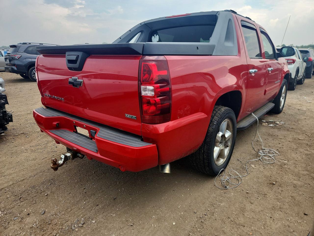 2011 Chevrolet Avalanche Ls Red vin: 3GNTKEE34BG149959