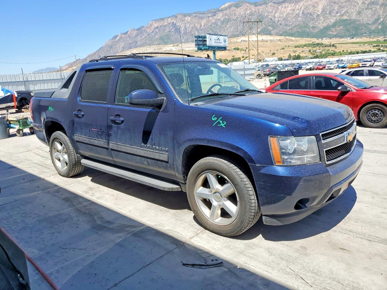 2011 Chevrolet Avalanche Ls Blue vin: 3GNTKEE34BG323495