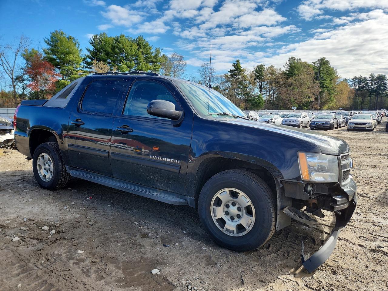 2011 Chevrolet Avalanche Ls Black vin: 3GNTKEE35BG190987