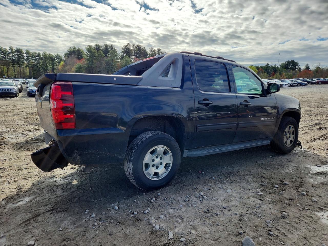 2011 Chevrolet Avalanche Ls Black vin: 3GNTKEE35BG190987