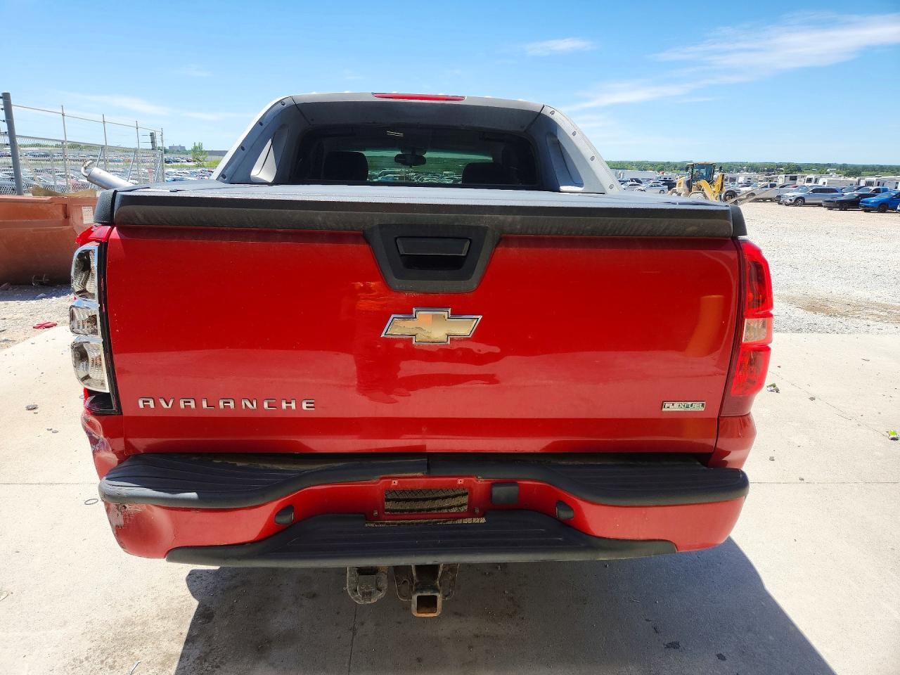 2011 Chevrolet Avalanche Ls Red vin: 3GNTKEE37BG329520