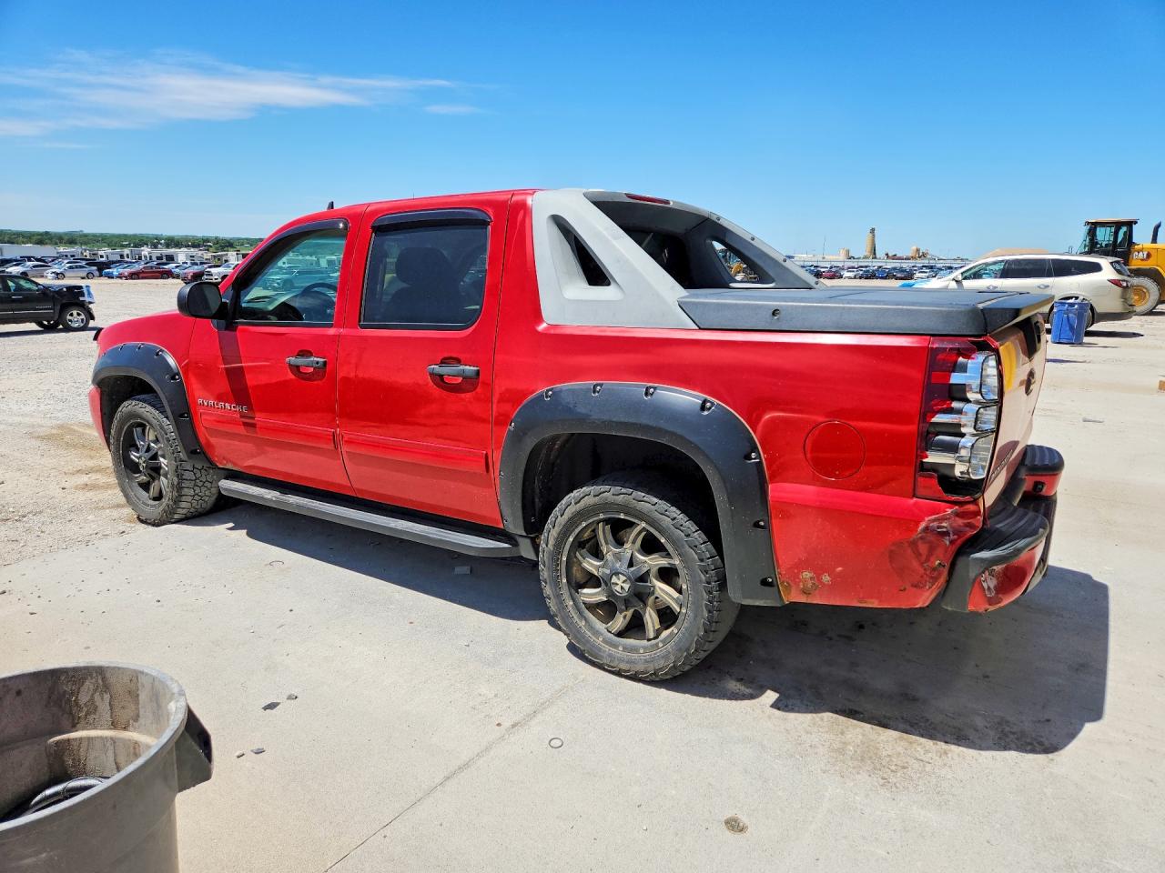 2011 Chevrolet Avalanche Ls Red vin: 3GNTKEE37BG329520