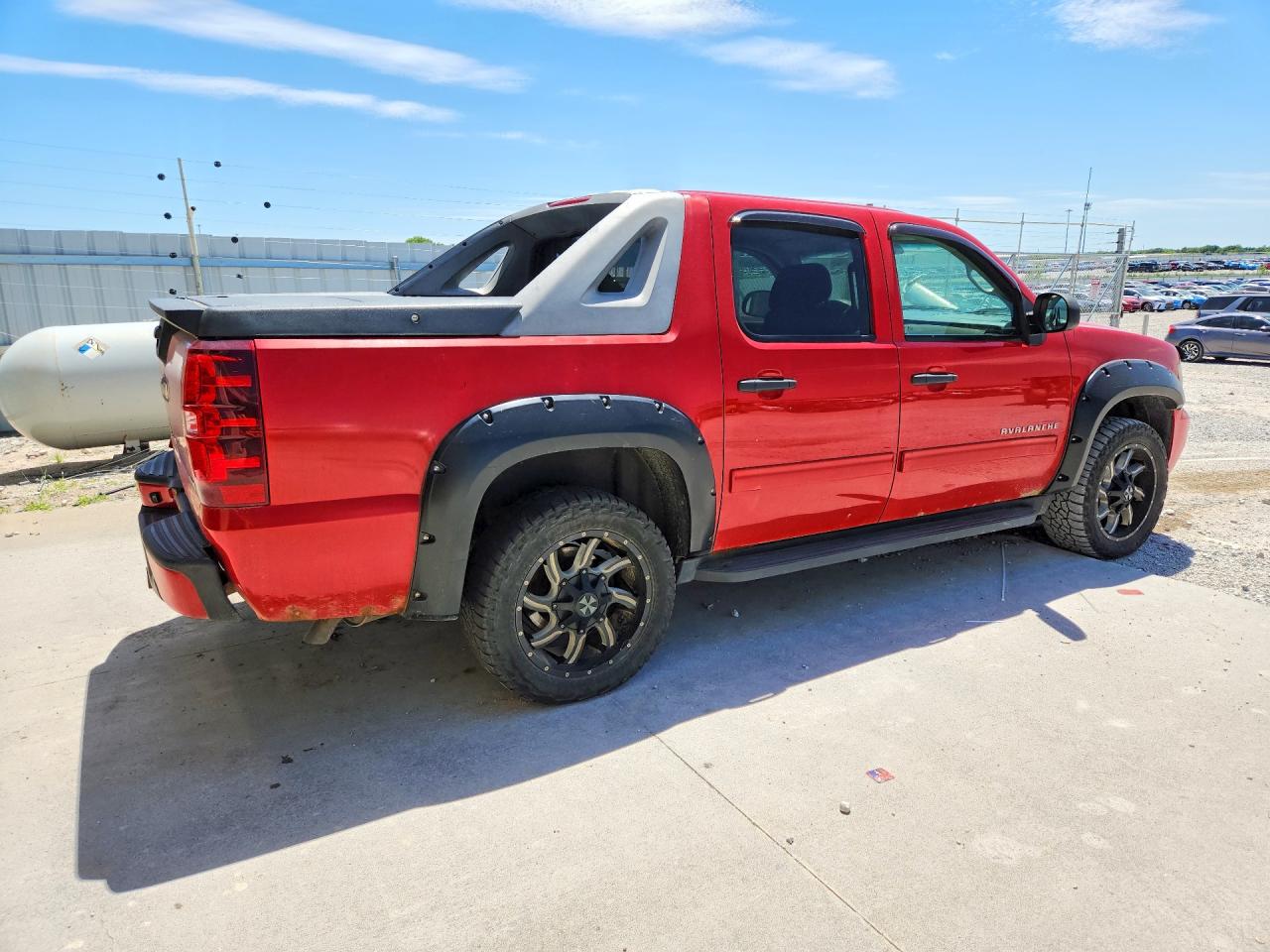 2011 Chevrolet Avalanche Ls Red vin: 3GNTKEE37BG329520