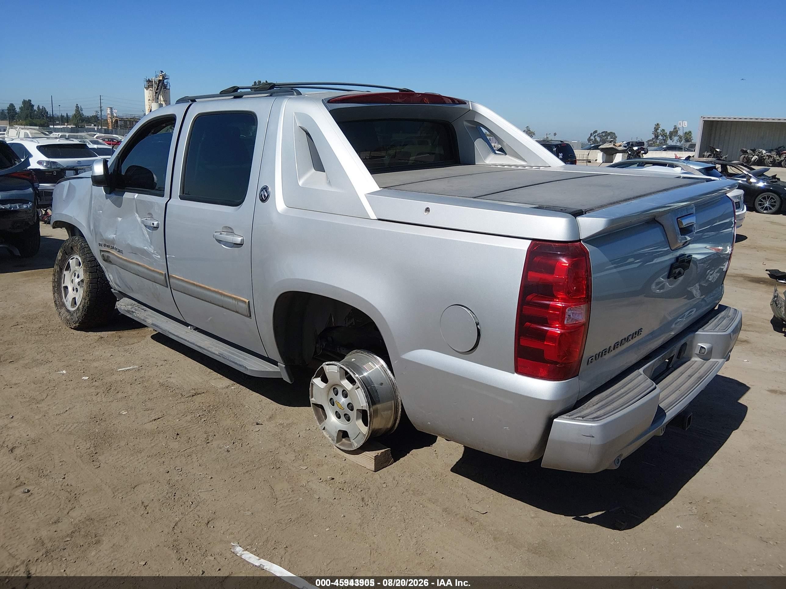 2013 Chevrolet Avalanche Ls Silver vin: 3GNTKEE70DG264368