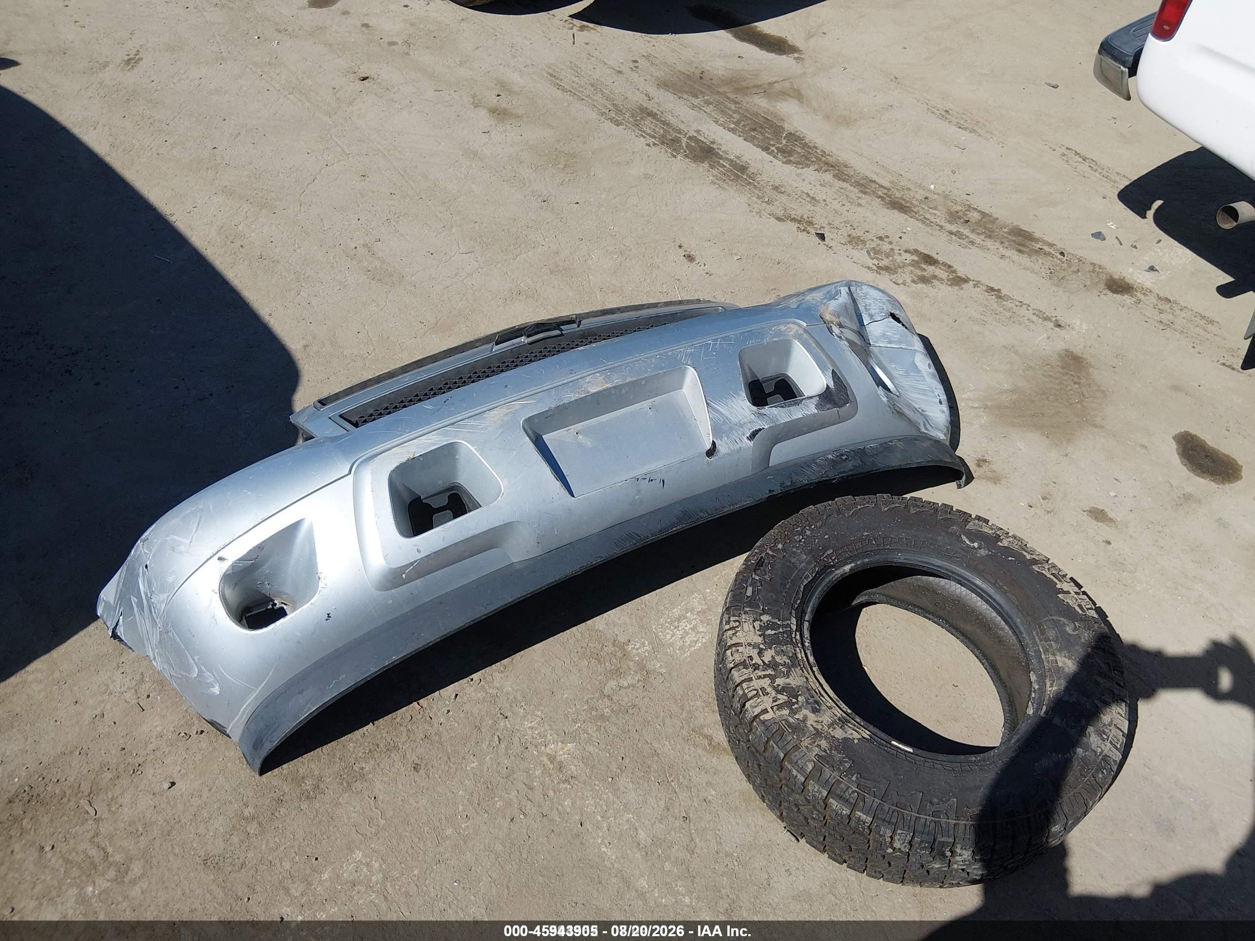 2013 Chevrolet Avalanche Ls Silver vin: 3GNTKEE70DG264368