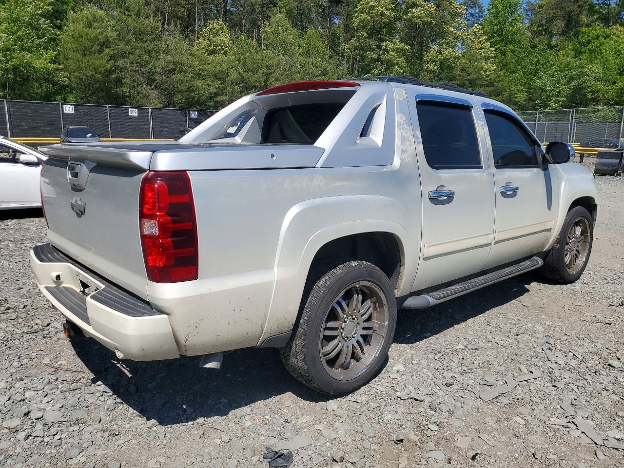 2011 Chevrolet Avalanche Lt Silver vin: 3GNTKFE30BG229202