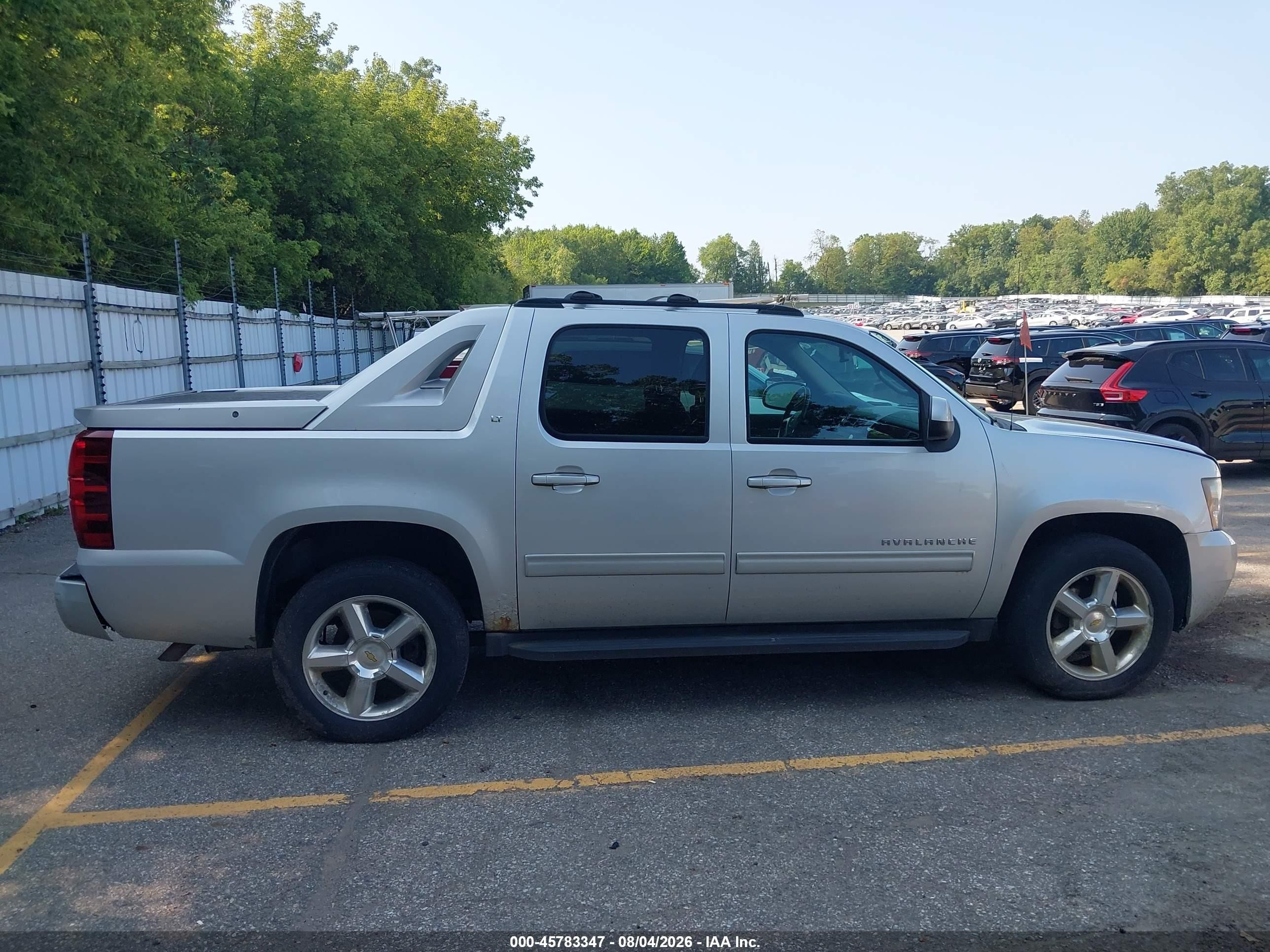 2011 Chevrolet Avalanche 1500 Lt1 Silver vin: 3GNTKFE30BG261910