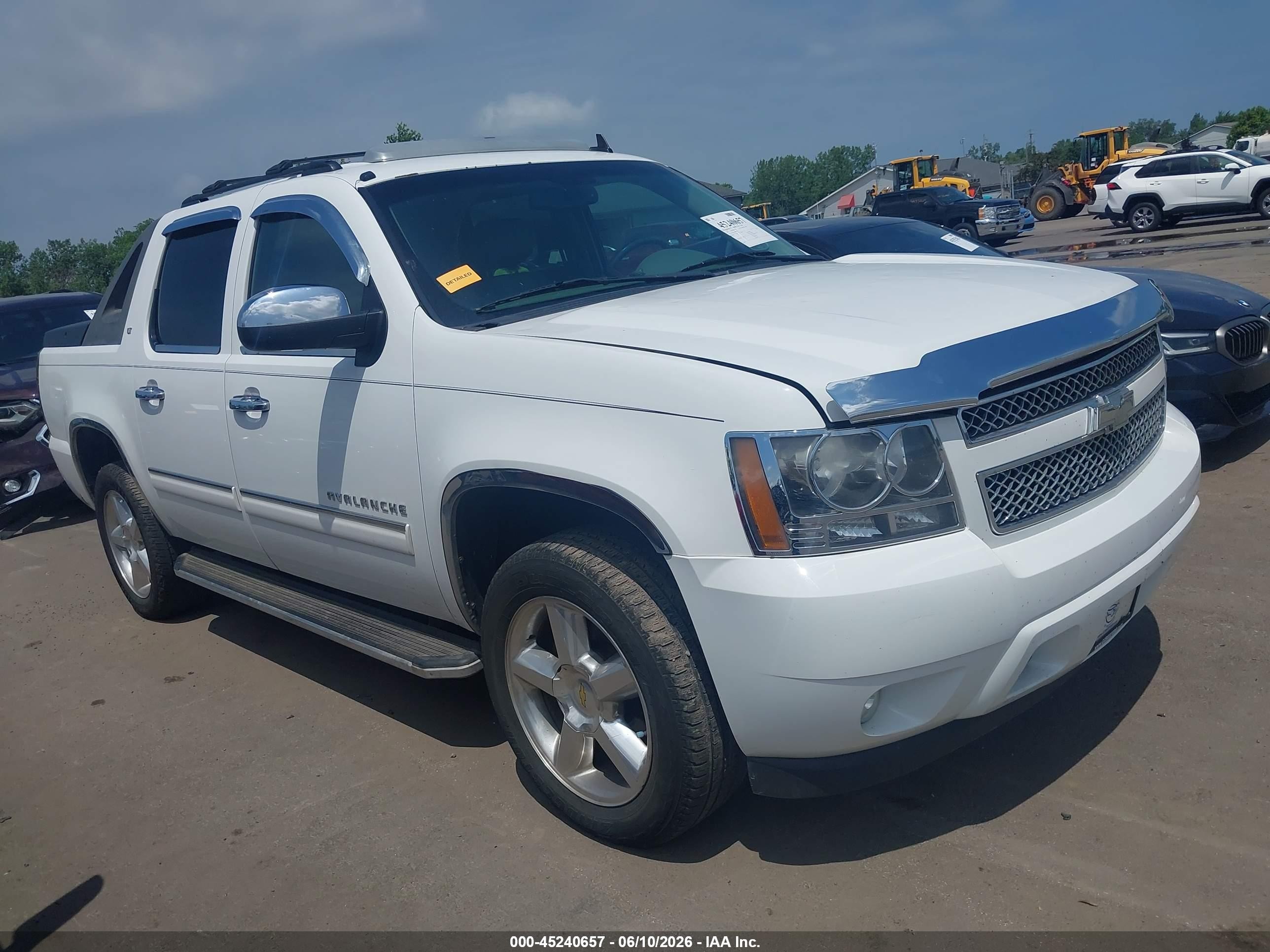 2011 Chevrolet Avalanche 1500 Lt1 White vin: 3GNTKFE30BG269375